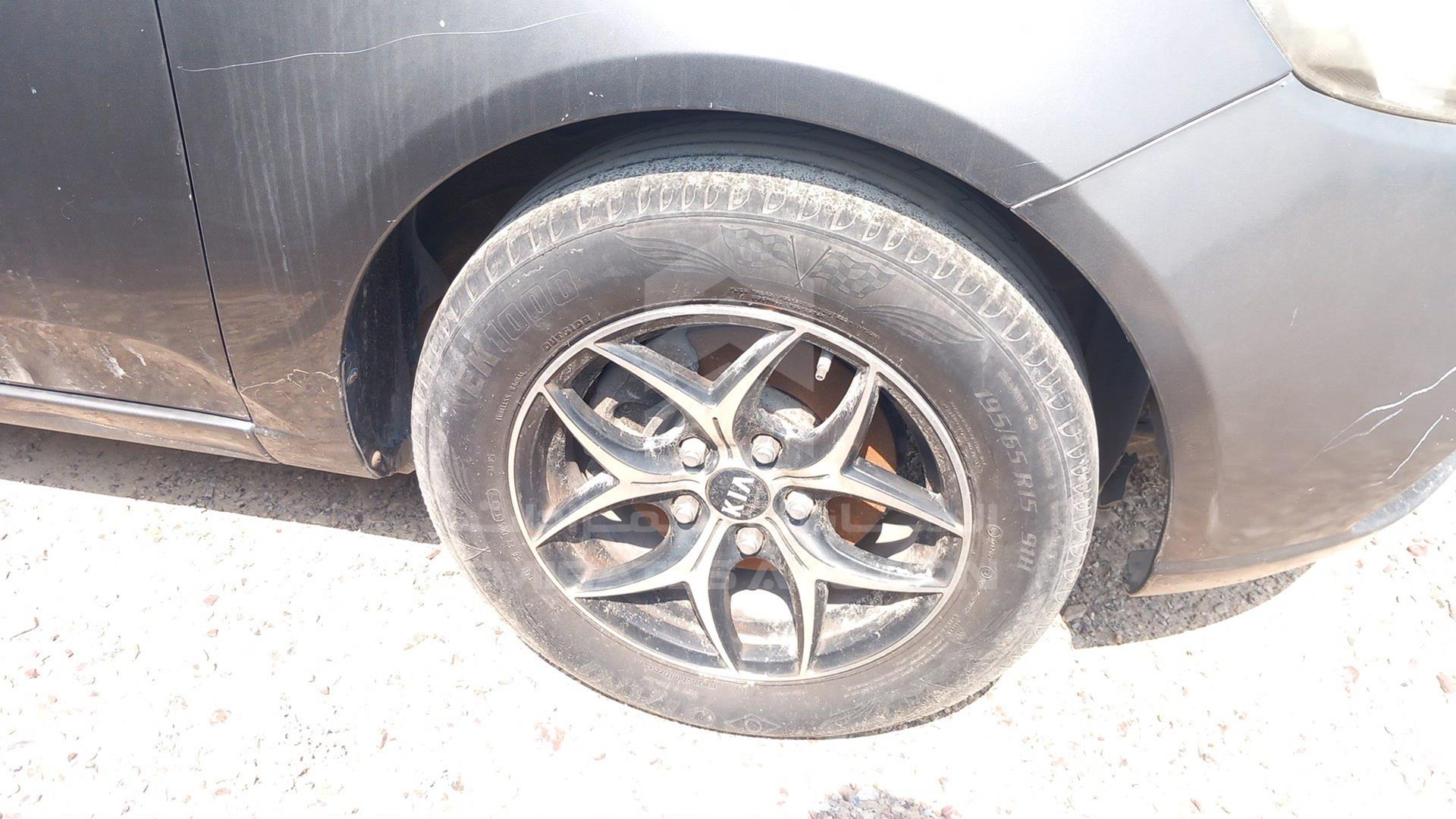 2013 KIA CERATO VIN: KNAFT411XD5788808