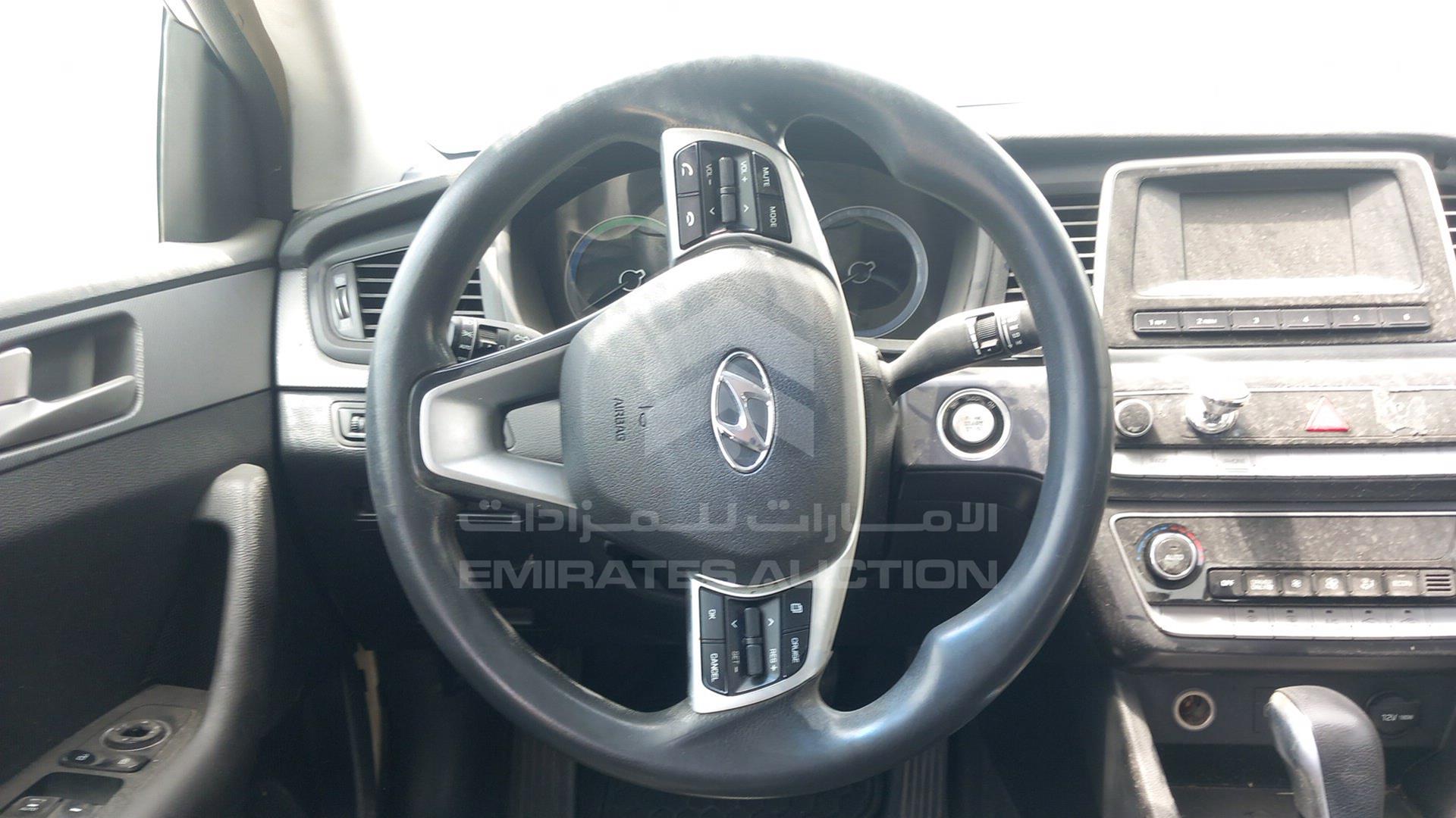2018 HYUNDAI SONATA VIN: KMHE24130JA082089