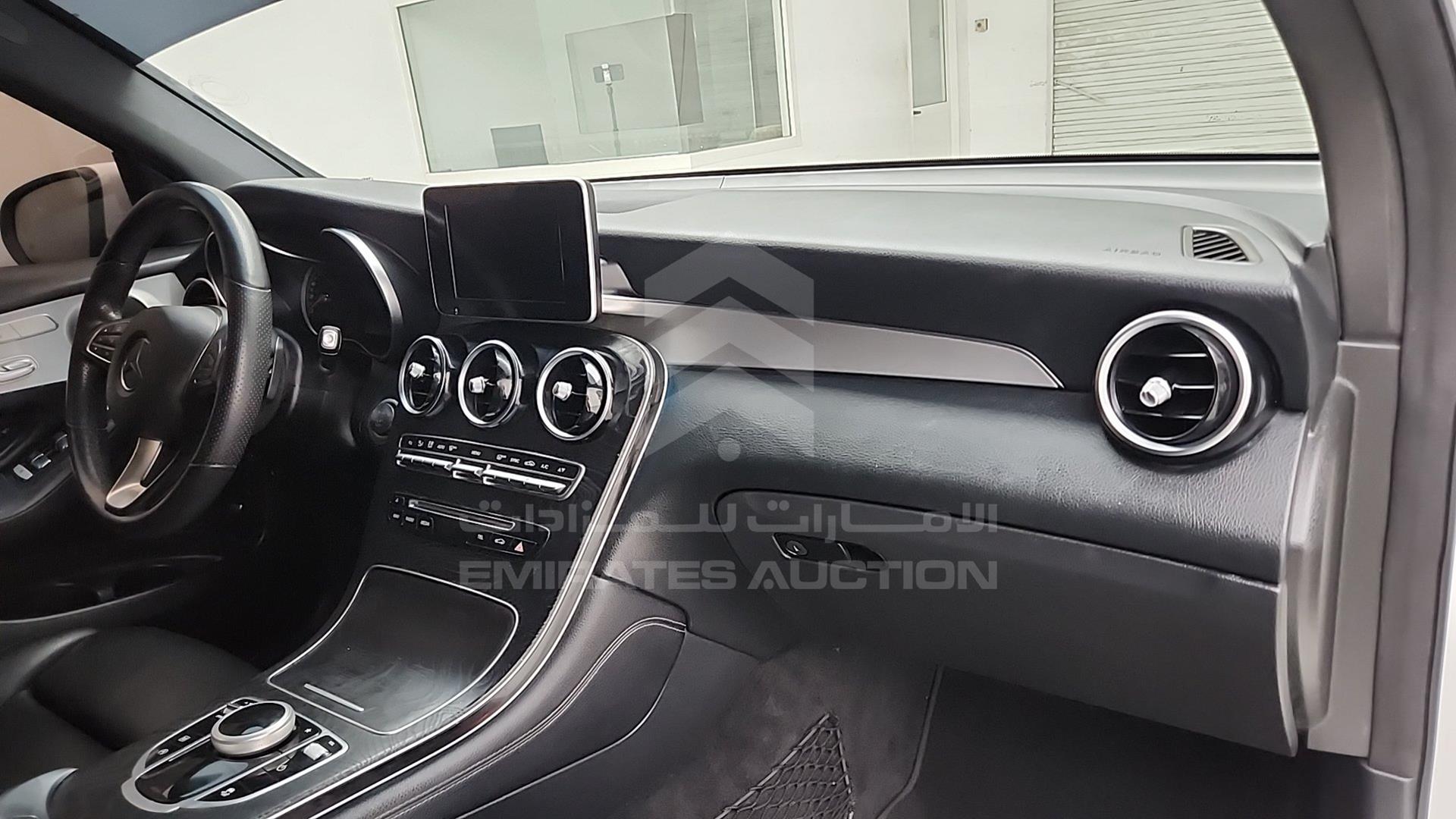 2019 MERCEDES GLC 300 VIN: WDC0G4JB9KV182140
