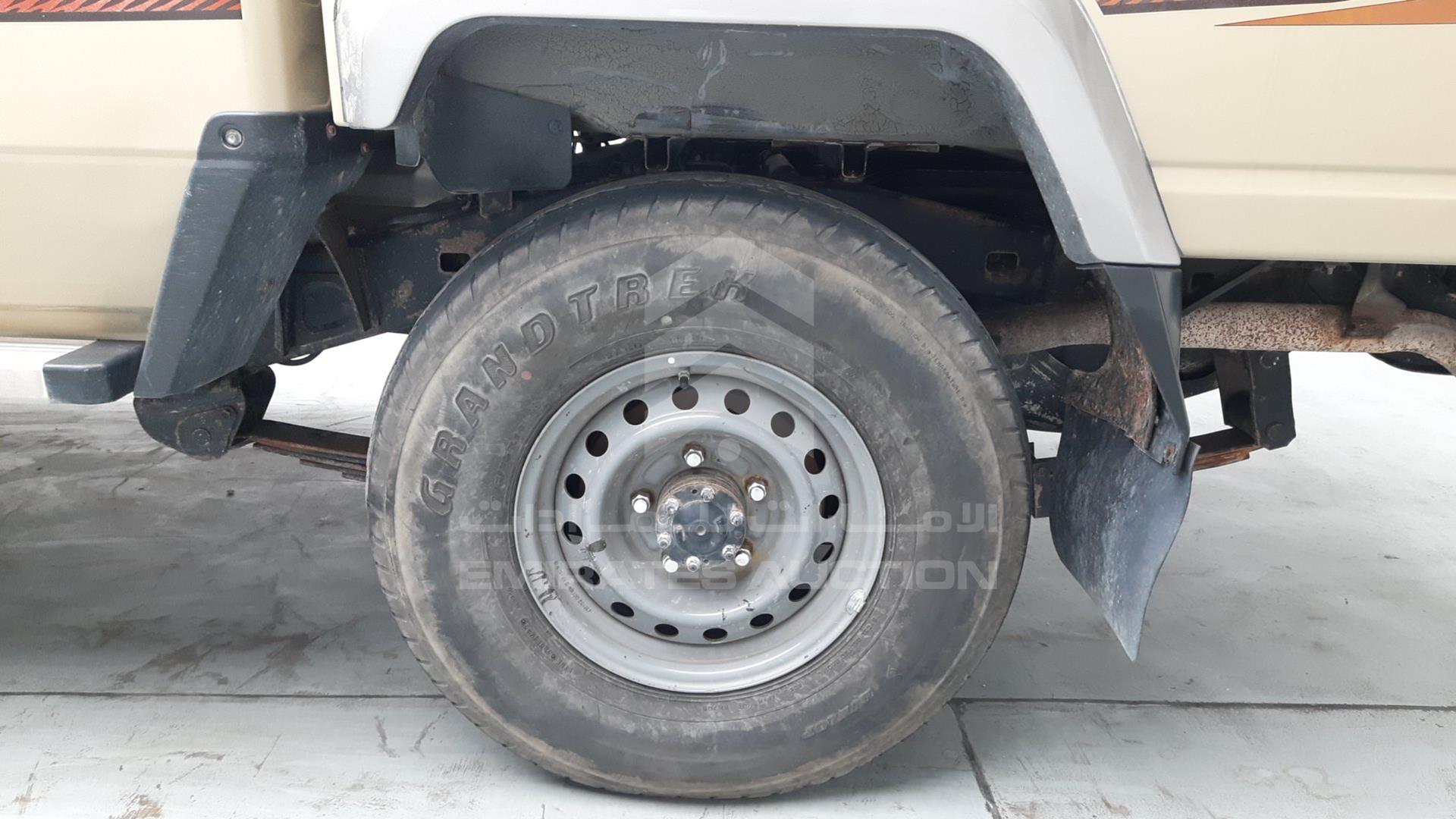 2015 TOYOTA LAND CRUISER VIN: JTFBU71J8F7004298