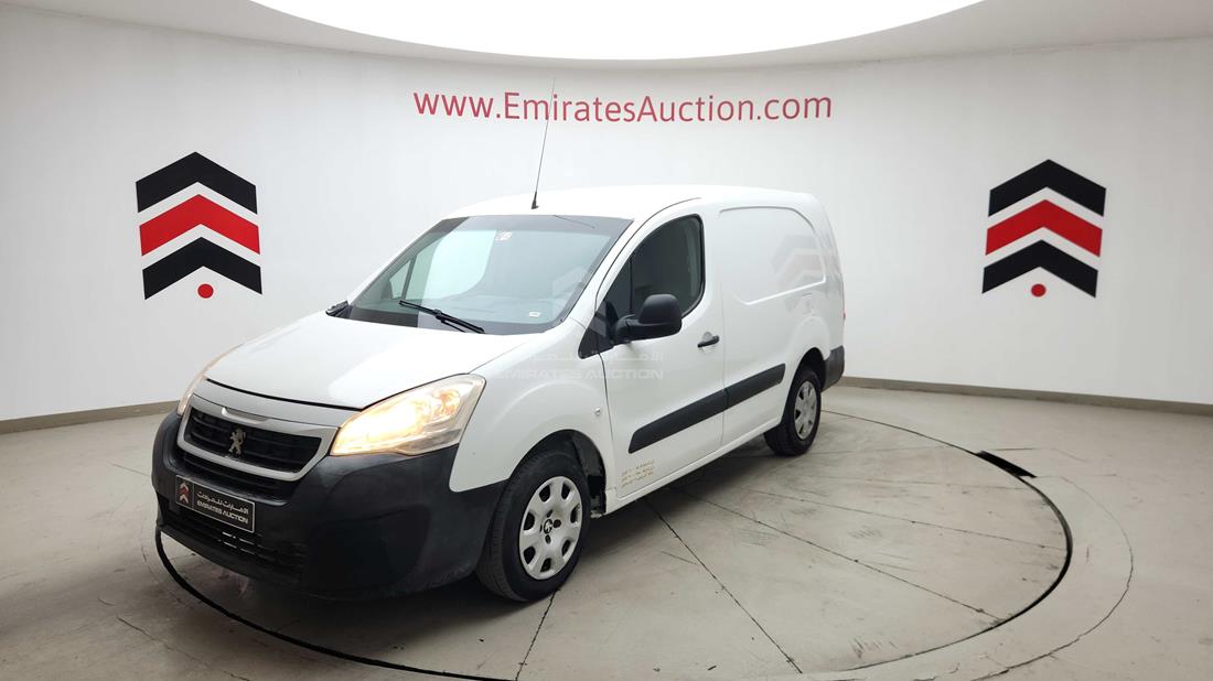 2019 Peugeot Partner — Front Left Angle — Photo 8