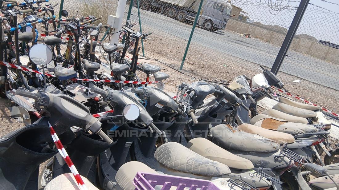 20 Scooter - Scrap without document — Front Left Driver Dashboard View — Photo 10
