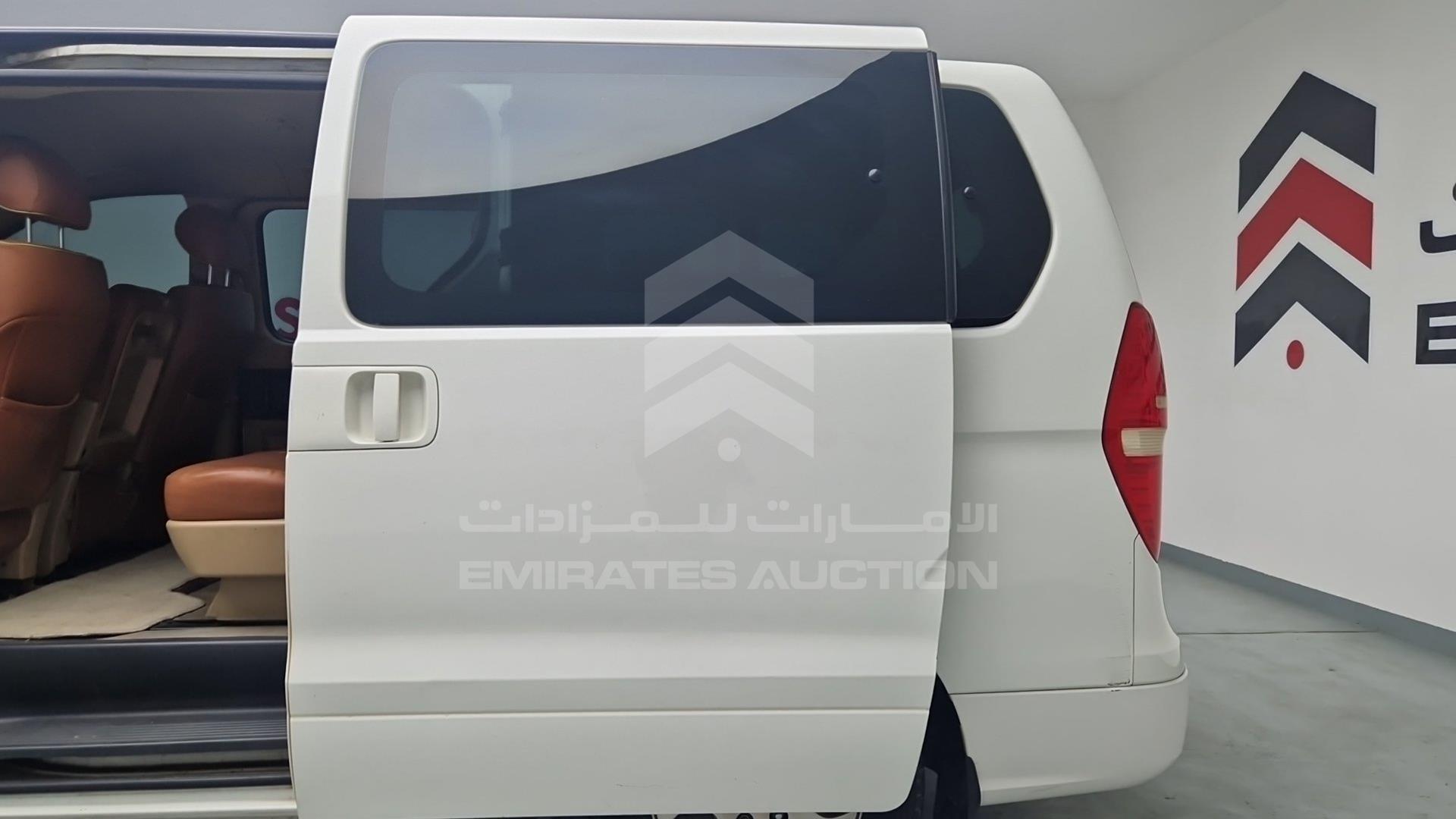 2012 HYUNDAI H1 VIN: KMHWH81R6CU371221