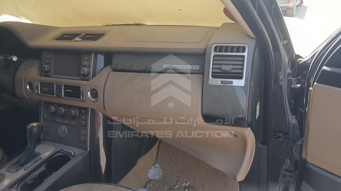 رنج روفر اتش اس إى 2012 — زاوية واجهة الراكب الأمامي الأيمن — صورة 23