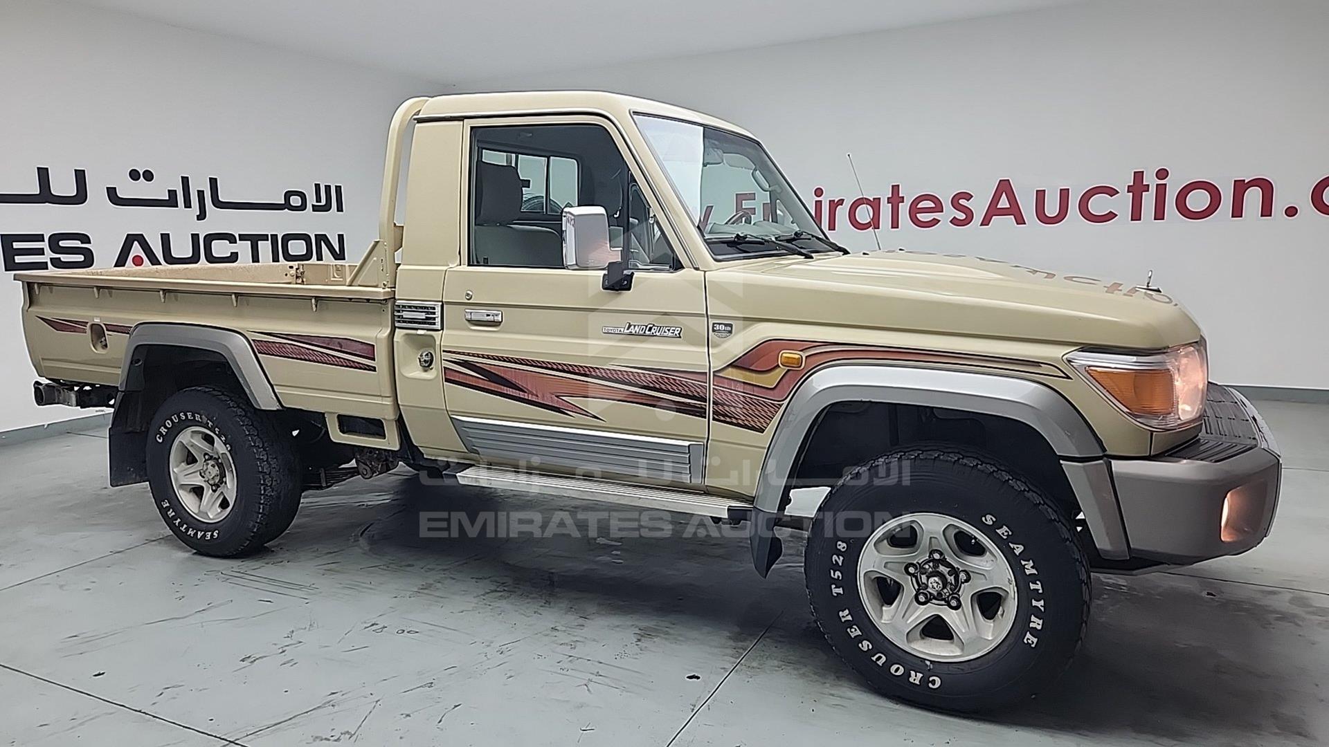 2015 TOYOTA LAND CRUISER VIN: JTFLU73J0F7004670