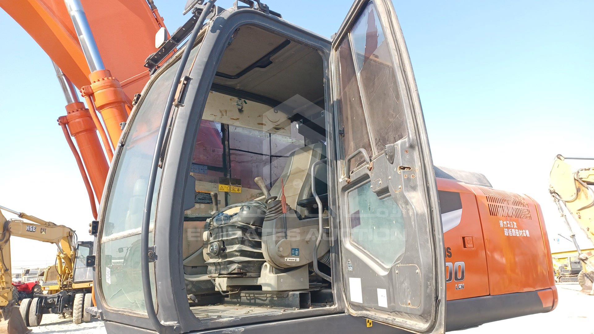 2022 HITACHI EXCAVATOR VIN: HCM1V400C00031293