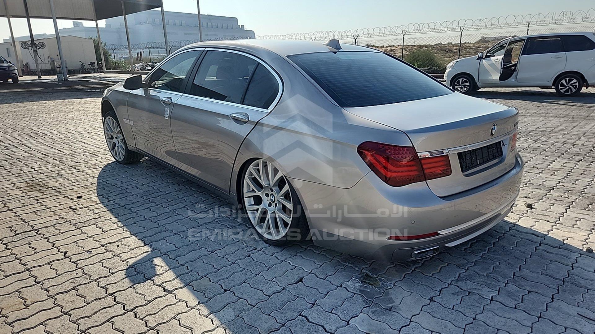 2013 BMW 750 VIN: WBAYE8101DD145934