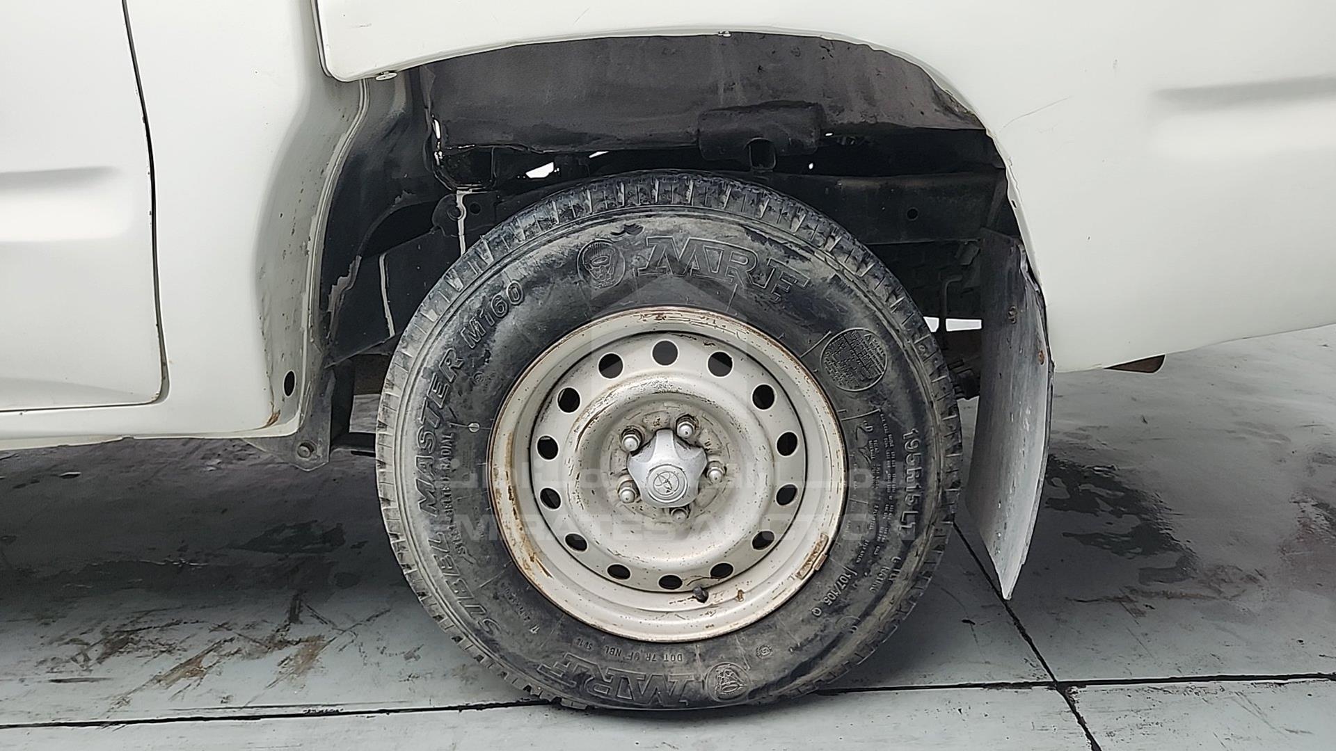 2005 TOYOTA HILUX VIN: JTFEM426450162201