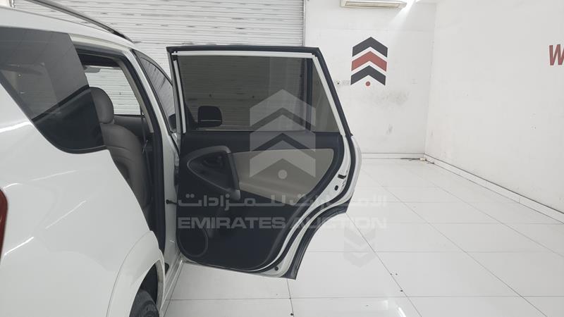 JTMBD31V685175120 Auction: EmiratesAuction Lot: 445927 JTMBD31V685175120 Toyota RAV 4 2008 WHITE Photo 25