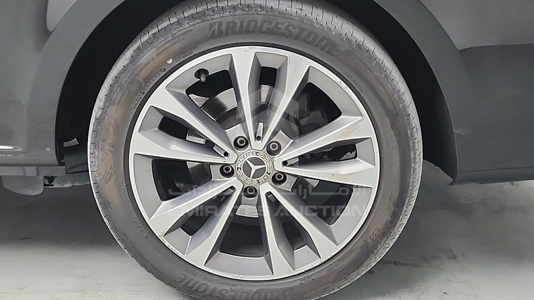 مرسيدس V 250 2021 — الإطار الخلفي الأيسر — صورة 33