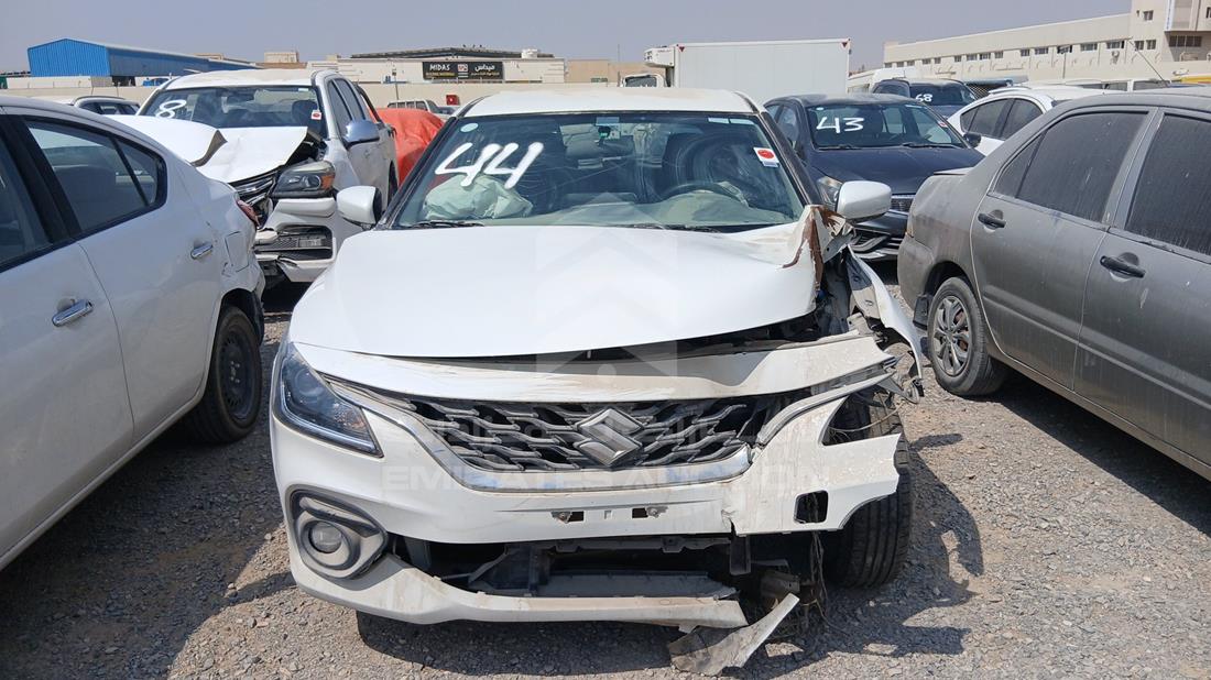 سوزوكي بالينو 2025 — الزاوية الأمامية بالكامل — صورة 1