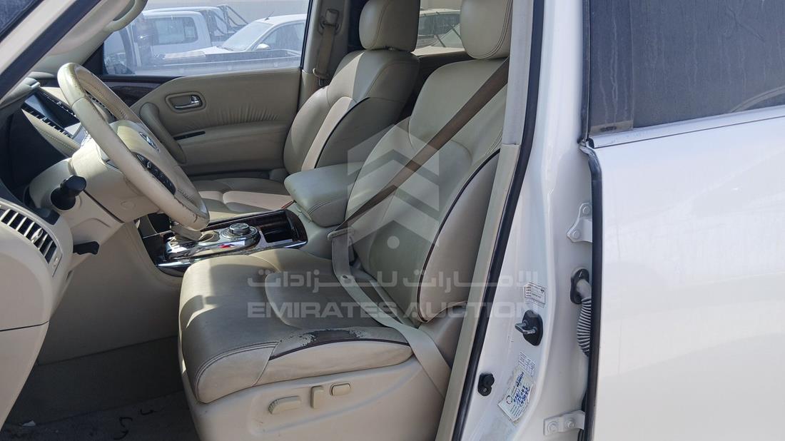نيسان باترول 2019 — زاوية السائق الأمامية اليسرى — صورة 12