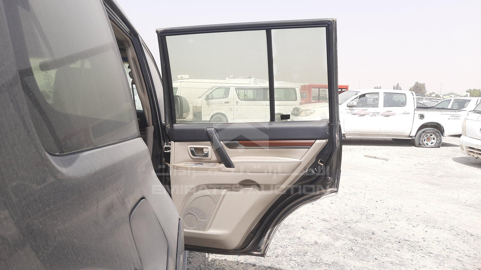 2008 MITSUBISHI PAJERO VIN: JMYLRV93W8J730399