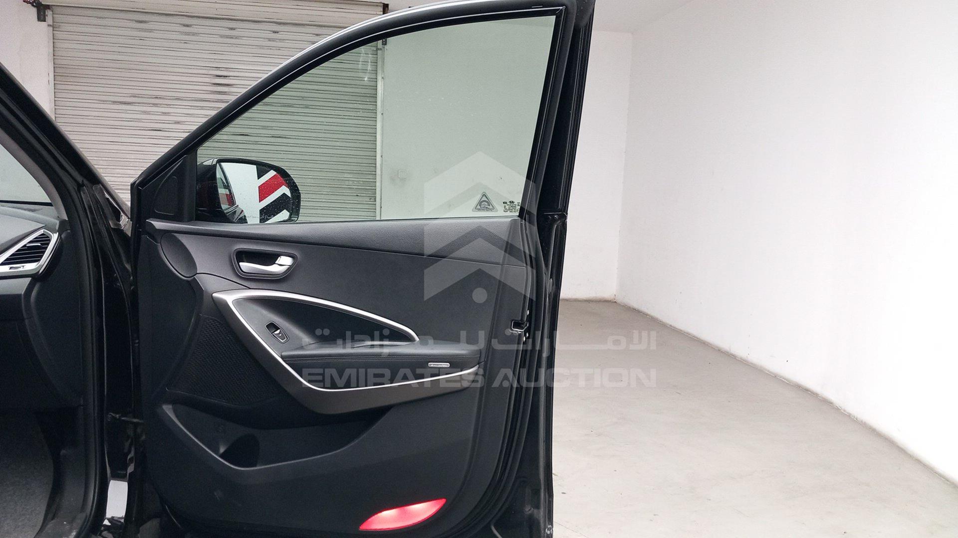 2015 HYUNDAI SANTA FE VIN: KMHSU81E8FU368459