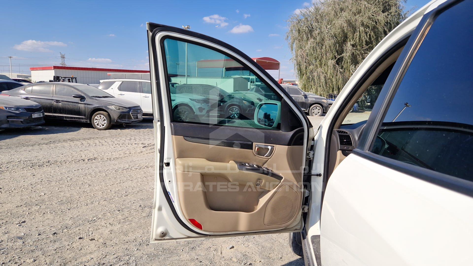 2011 HYUNDAI SANTA FE VIN: KMHSH81G6BU721605