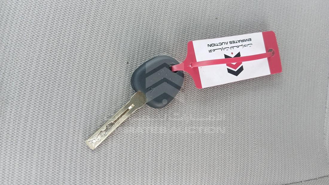 2015 Kia Sedona — Keys — Photo 8