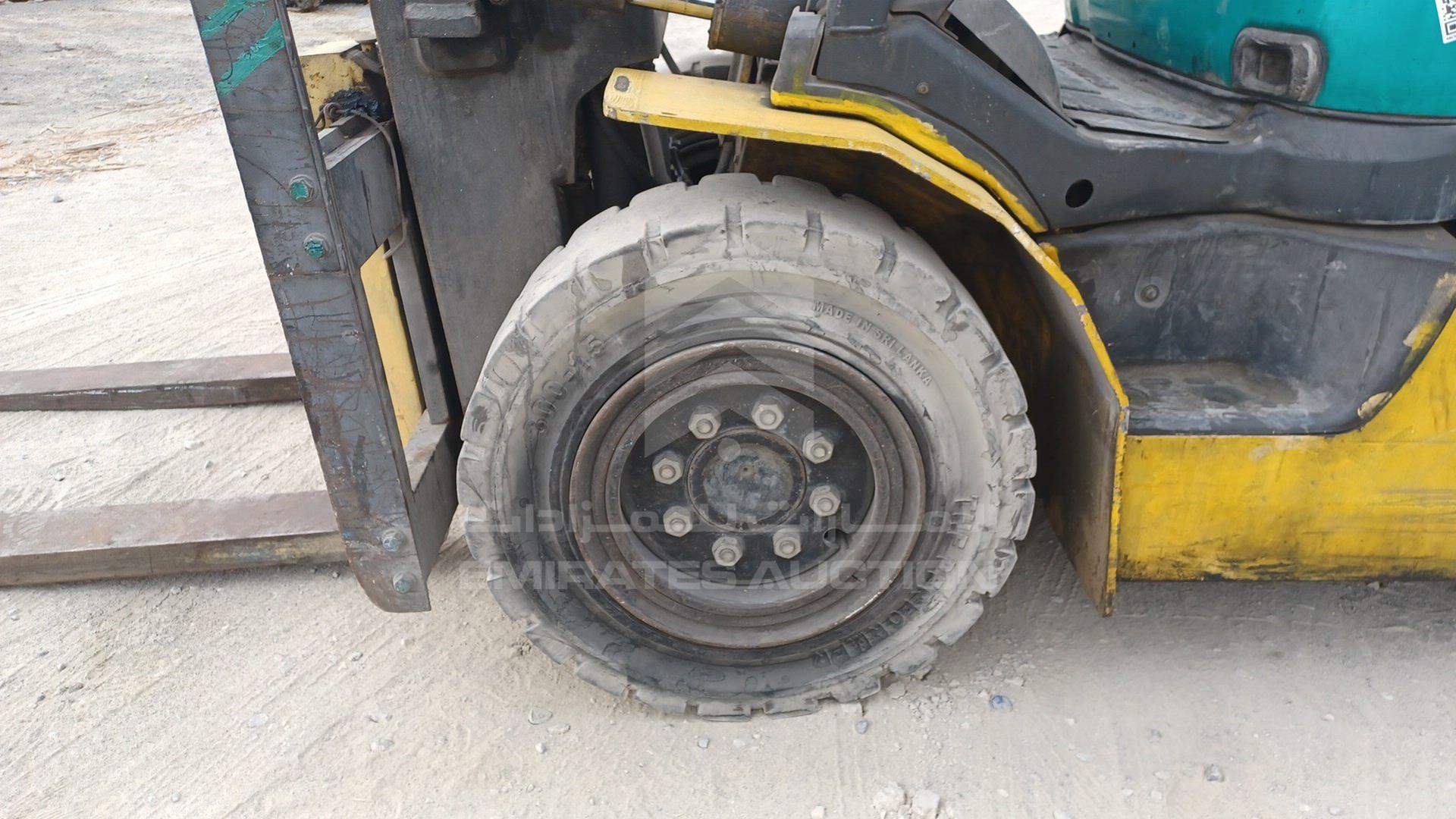 2016 KOMATSU FORKLIFT VIN: M252138087