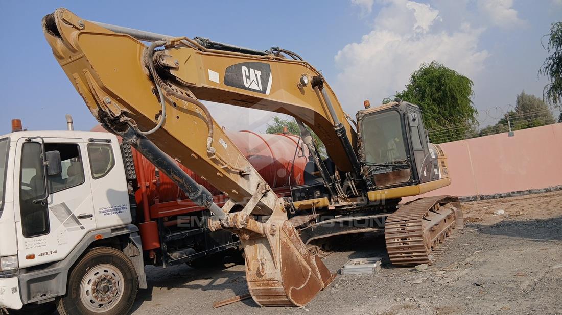 Caterpillar 330DL — Front Left Angle — Photo 5