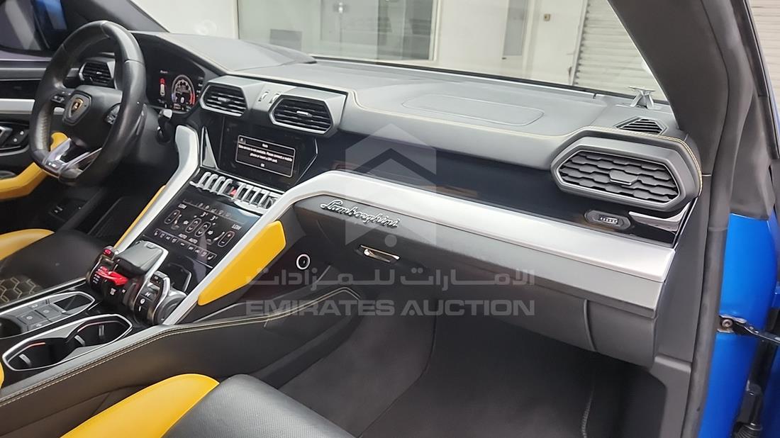 2021 Lamborghini Urus — Front Right Passenger Dashboard View — Photo 32