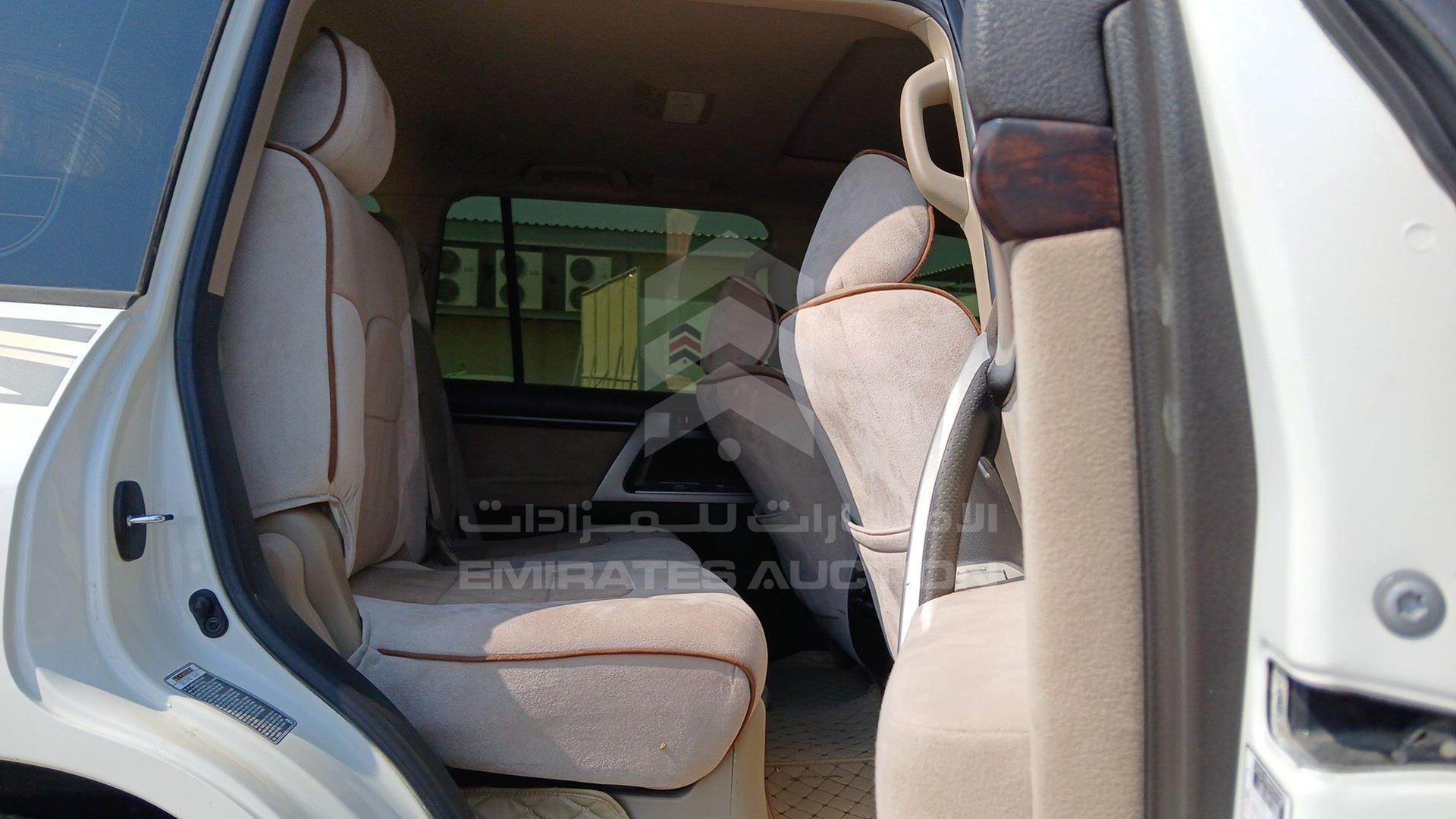 2011 TOYOTA LAND CRUISER VIN: JTMHT09J7B5093031