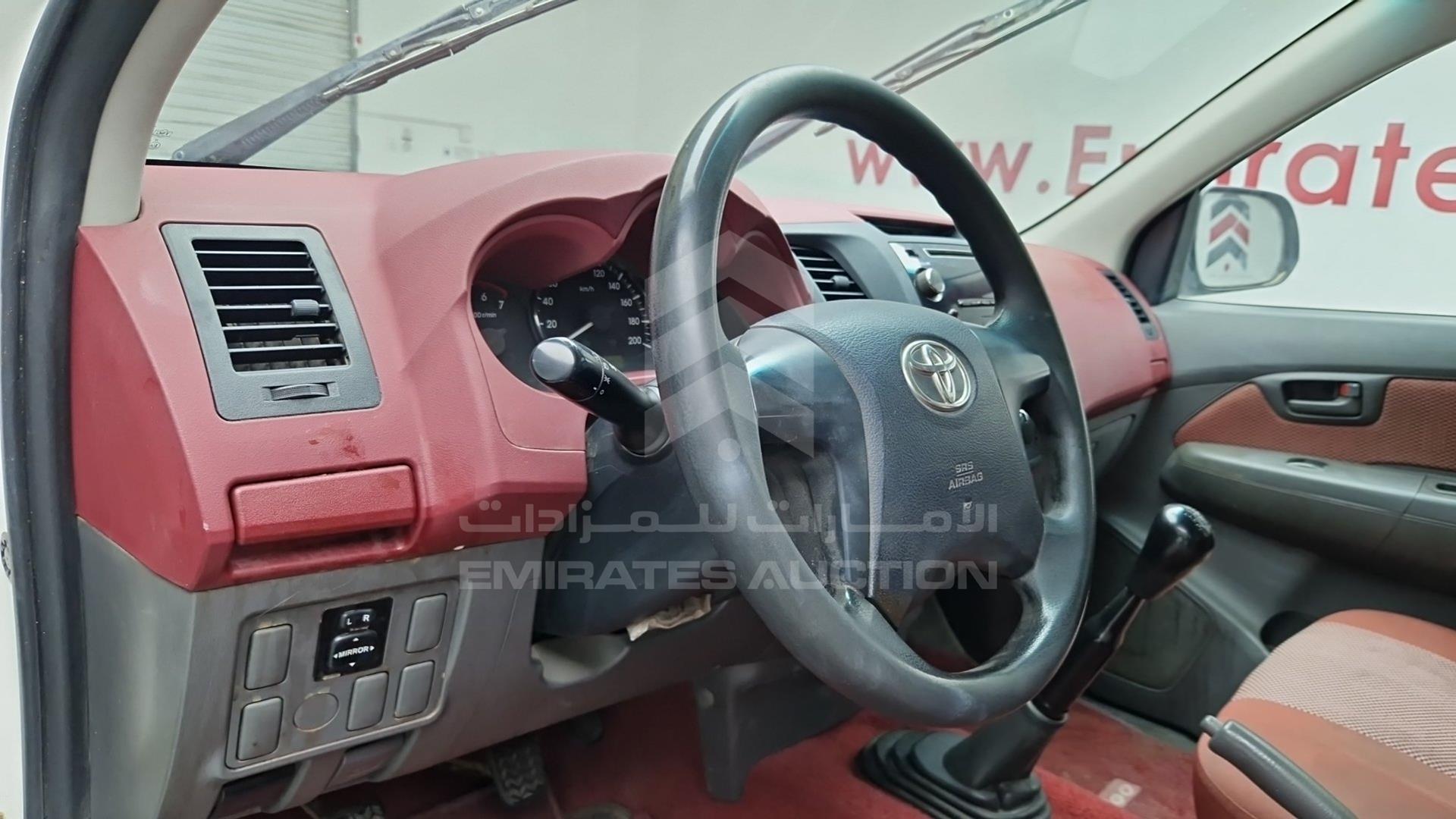 2015 TOYOTA HILUX VIN: MR0EX12G7F2352671