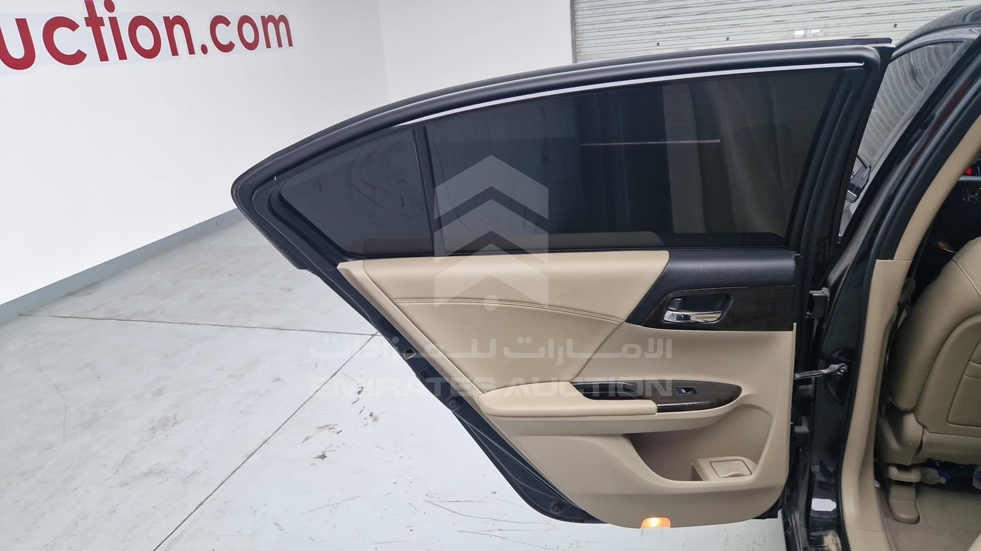 2016 HONDA ACCORD VIN: LUCCR2669G3407975