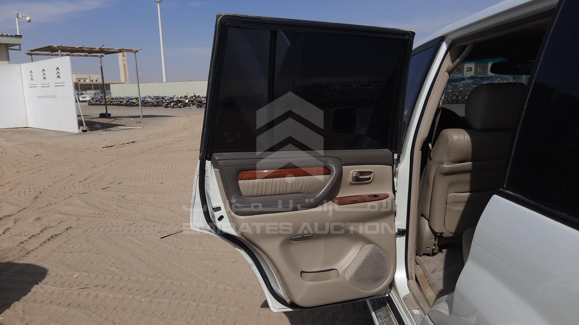 2005 LEXUS LX 470 VIN: JTJHT00WX53551277