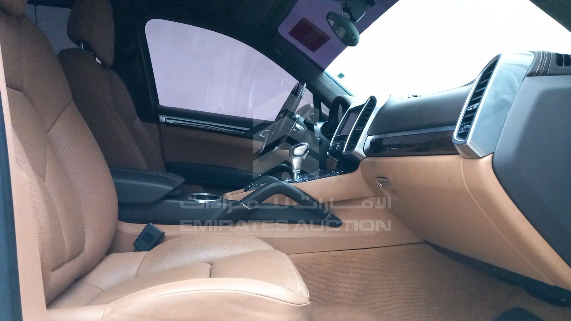 2016 PORSCHE CAYENNE VIN: WP1ZZZ92ZGLA72112