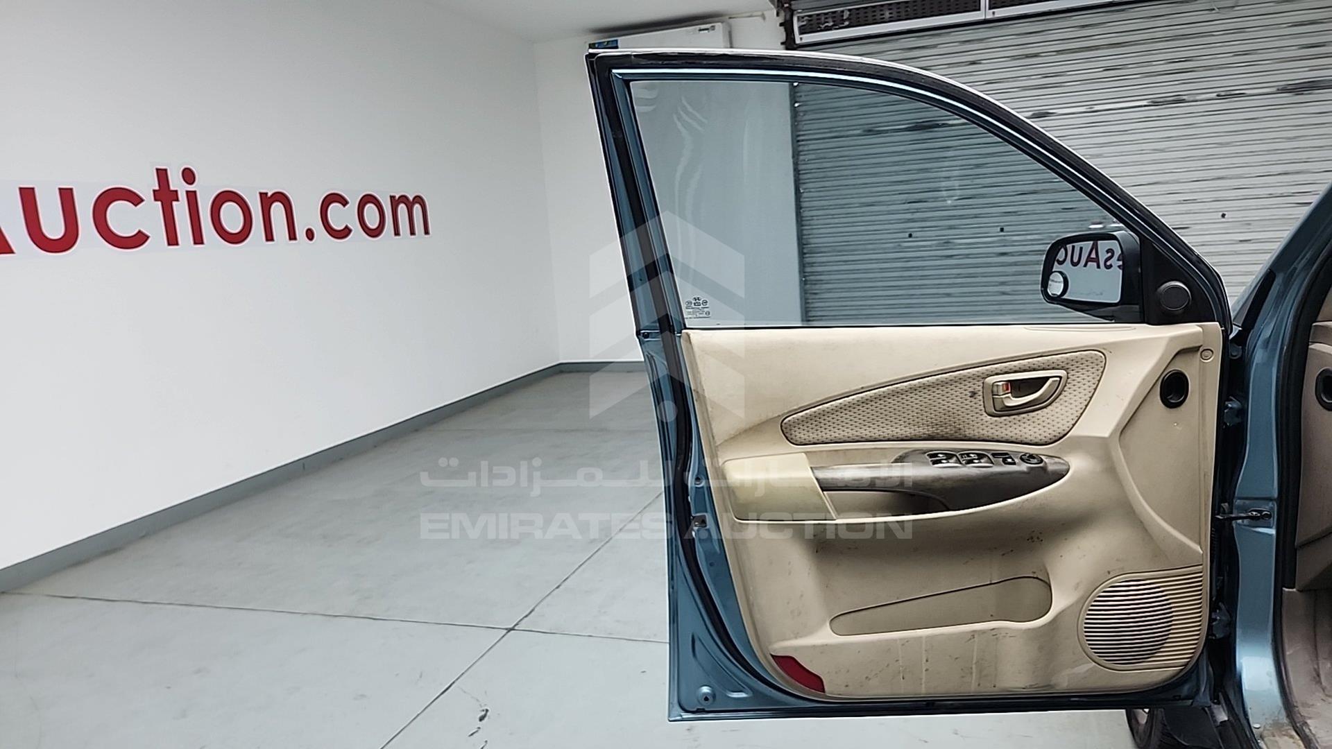 2009 HYUNDAI TUCSON VIN: KMHJM81BX9U992446