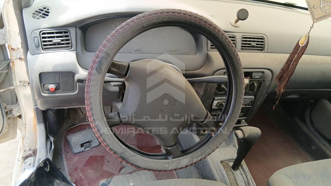 2000 Nissan Sunny — Steering & Mounted Controls — Photo 12