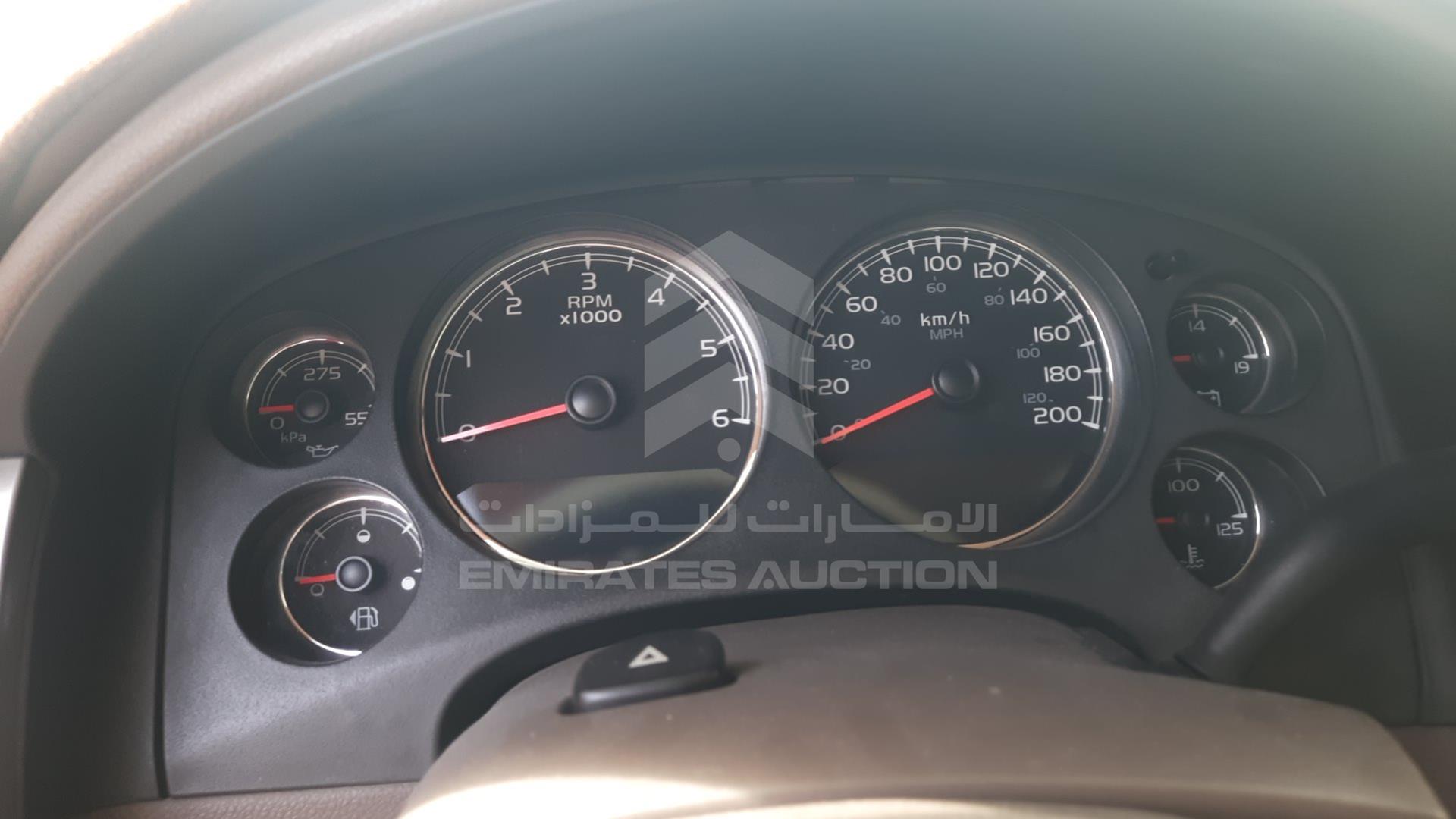 2010 CHEVROLET TAHOE VIN: 1GNUKAE02AR264285