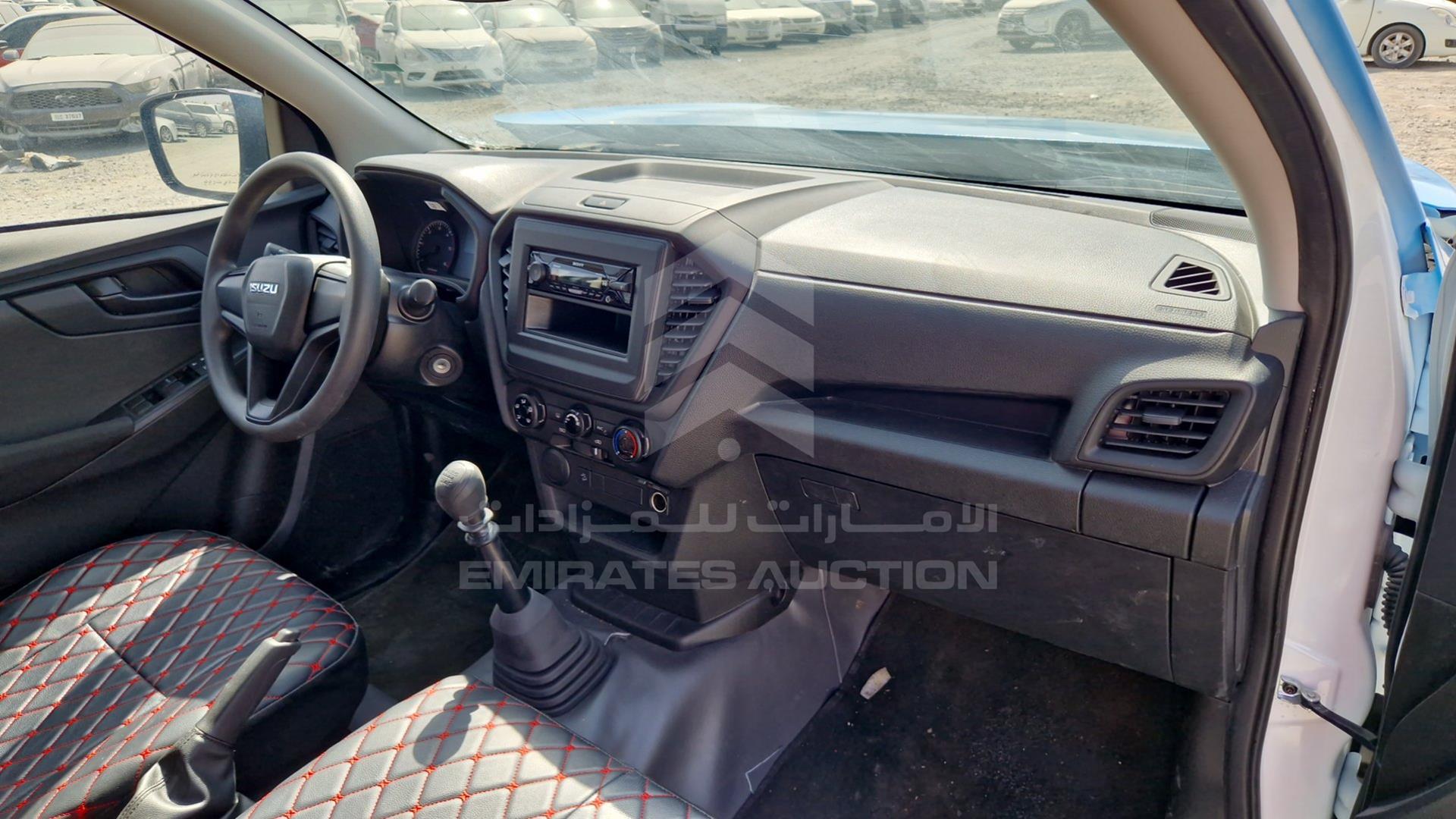 2024 ISUZU D-MAX VIN: MPAEL3376RT008775