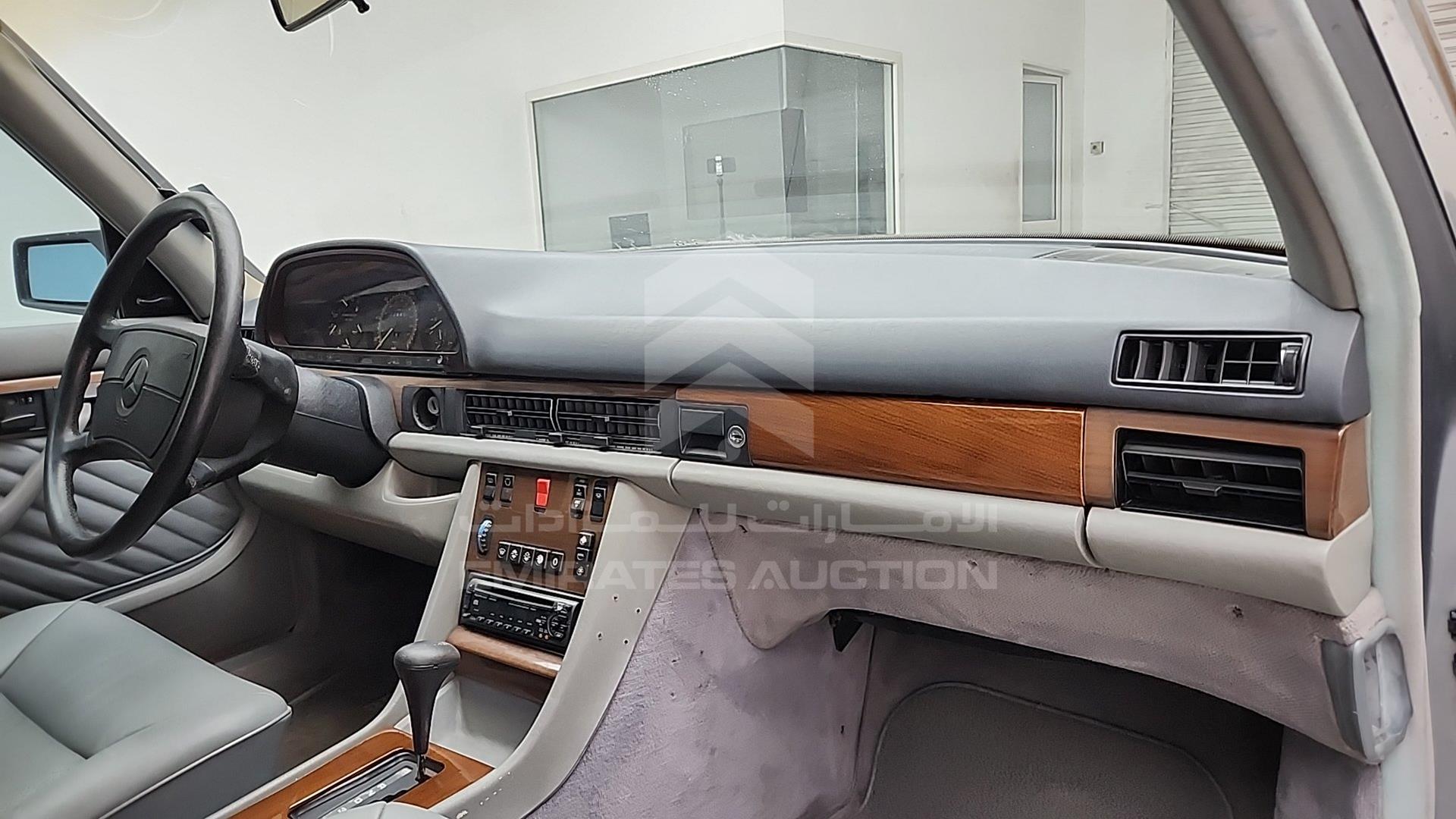 1989 MERCEDES 300 VIN: WDBCA24D0KA438919