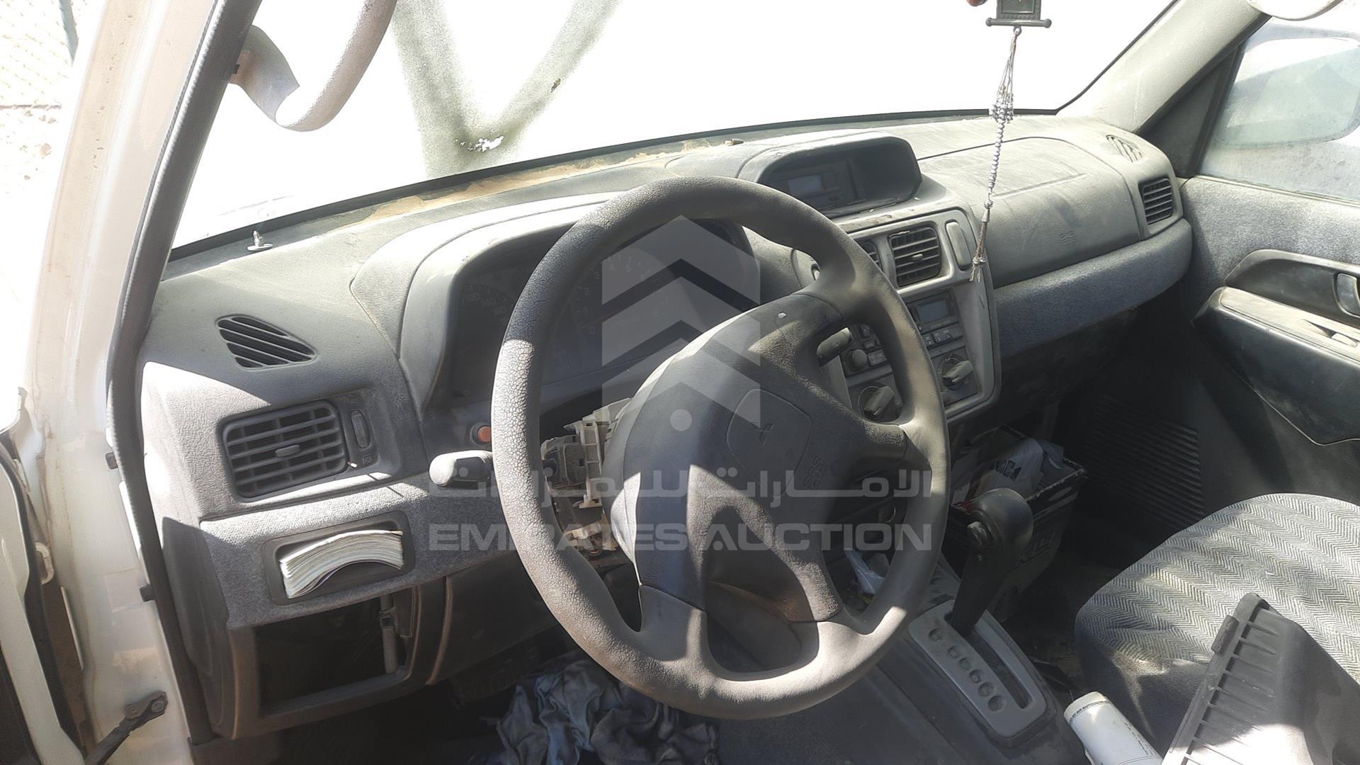 2002 MITSUBISHI PAJERO VIN: JMYLRH77W2Z701065