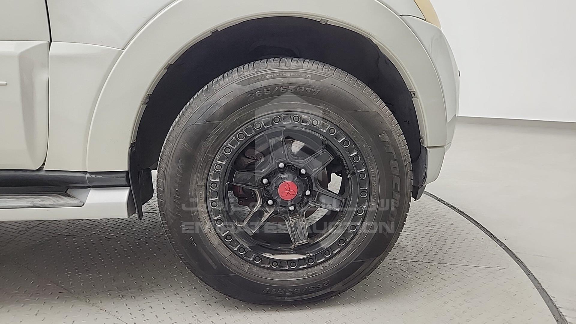2010 MITSUBISHI PAJERO VIN: JMYLRV95WAJ716207