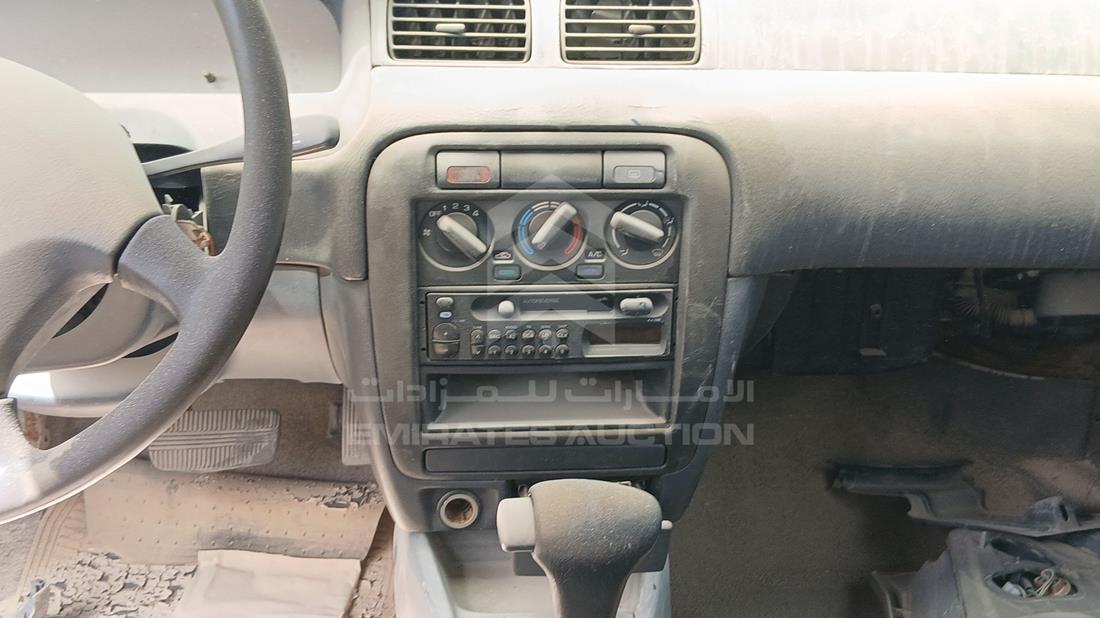 نيسان صني 2000 — نظم الترفيه وكاميرا المراقبة والملاحة — صورة 16