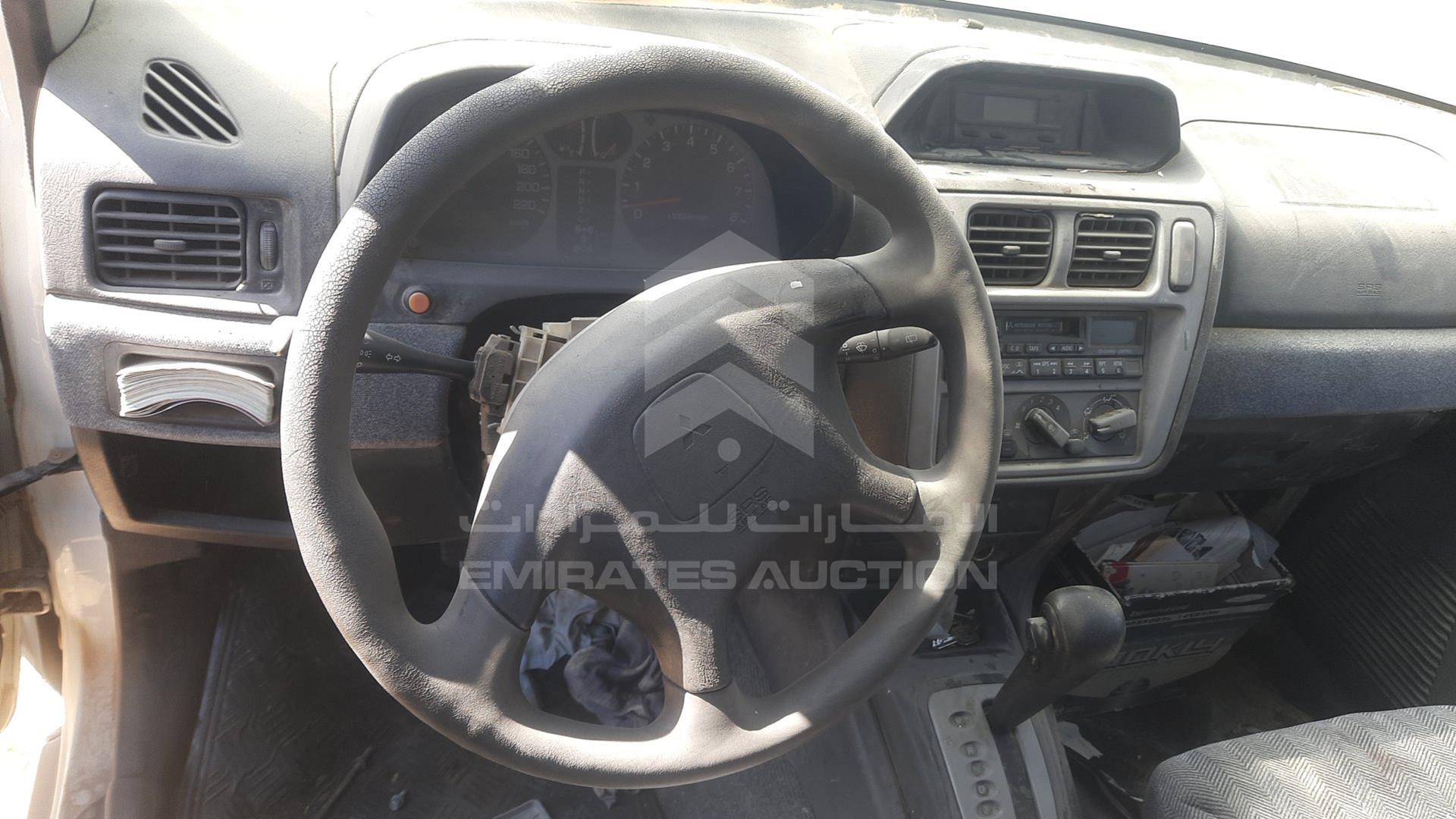 2002 MITSUBISHI PAJERO VIN: JMYLRH77W2Z701065