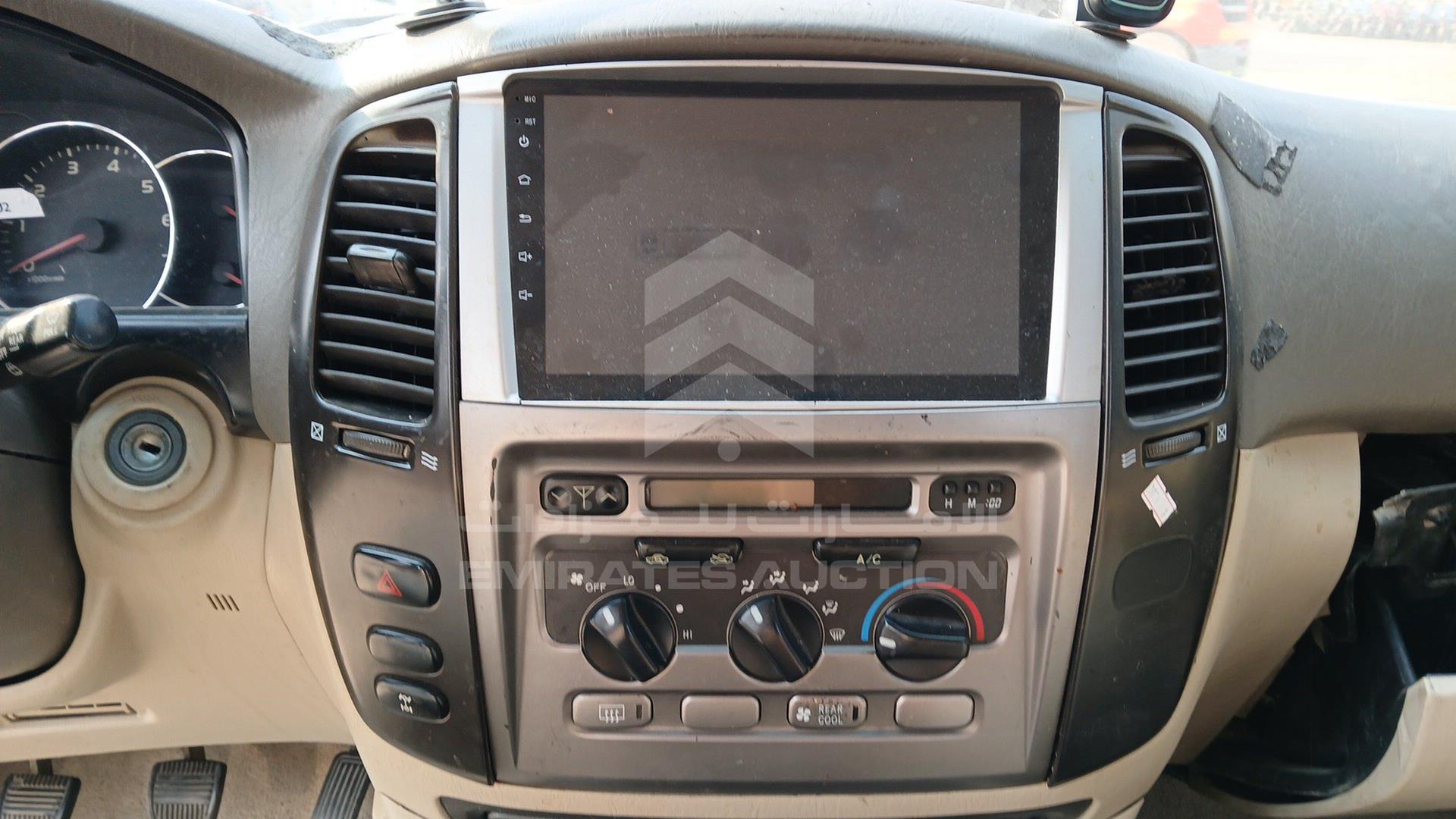 2005 TOYOTA LAND CRUISER VIN: JTEHJ09J755122002