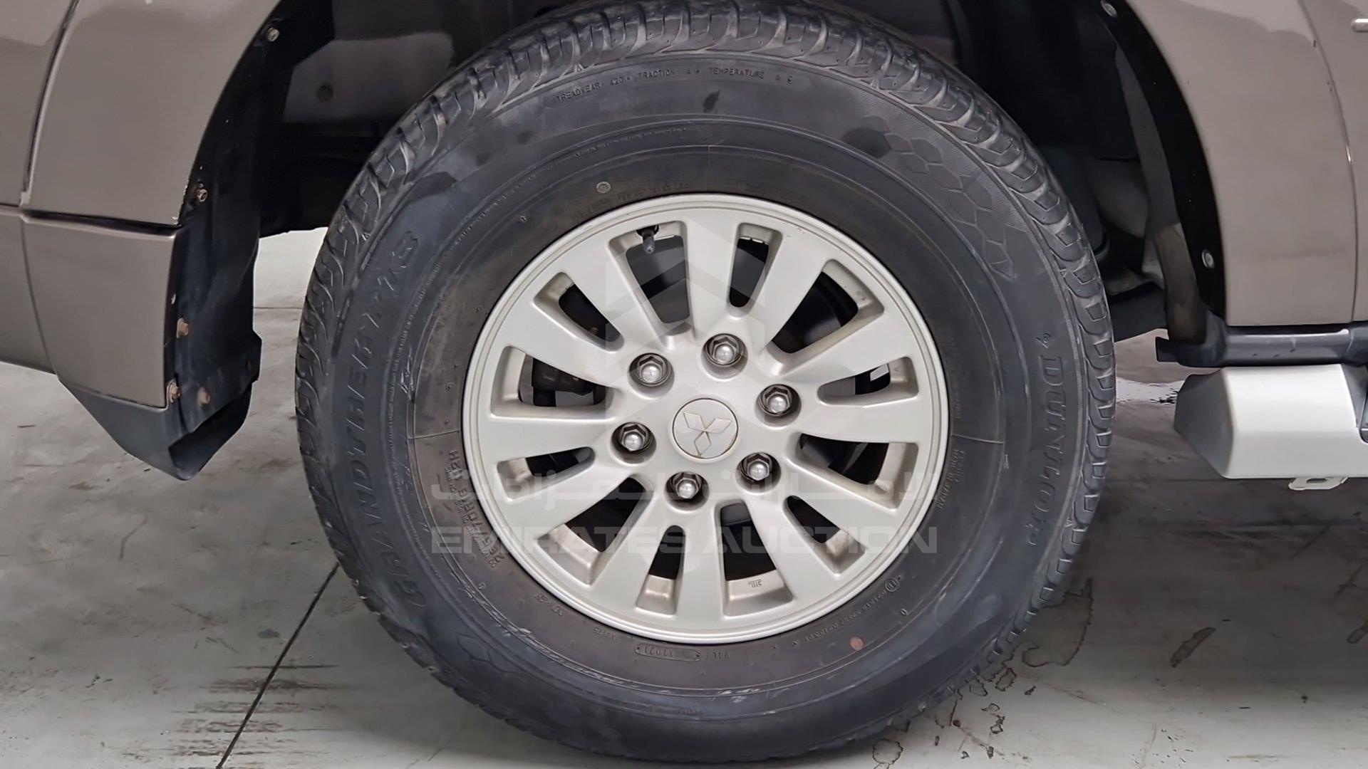 2015 MITSUBISHI PAJERO VIN: JMYLYV95WFJ711967