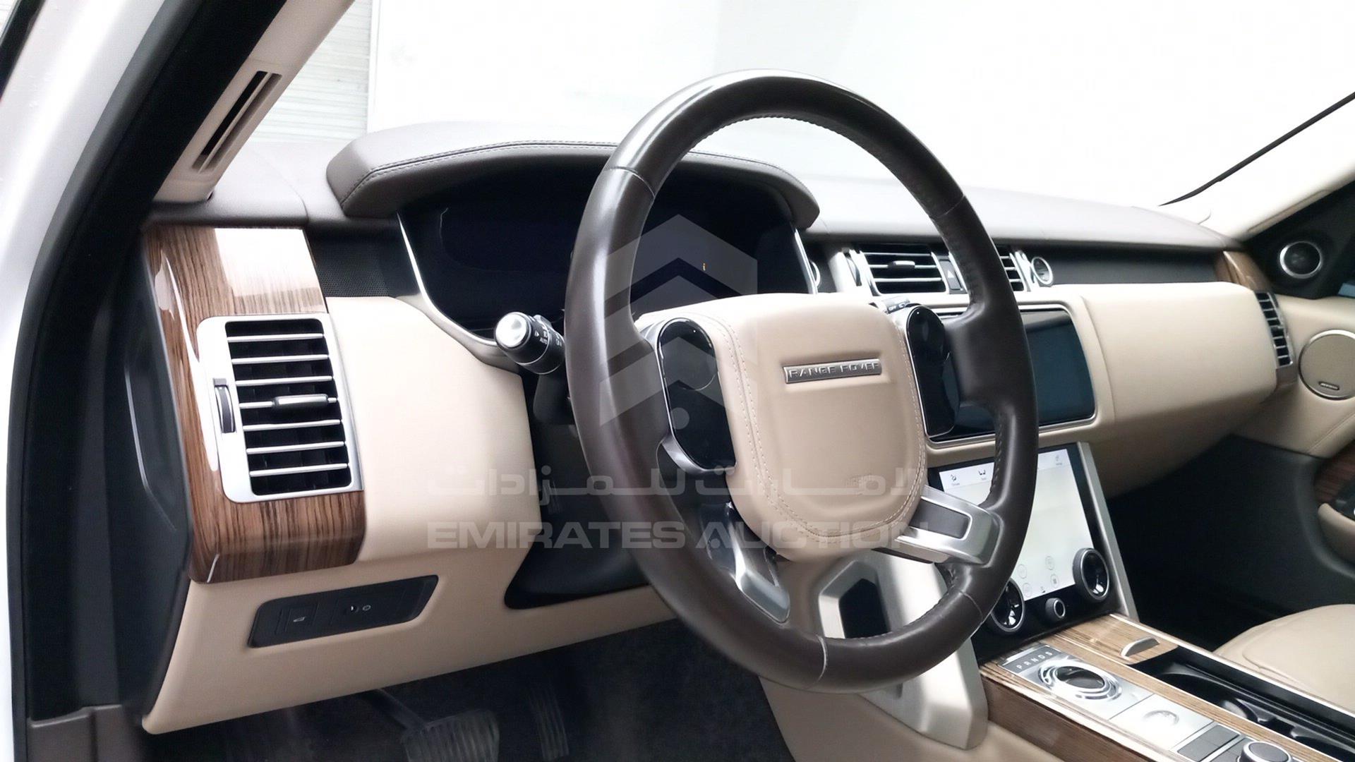 2018 RANGE ROVER HSE VIN: SALGA2BVXJA395227