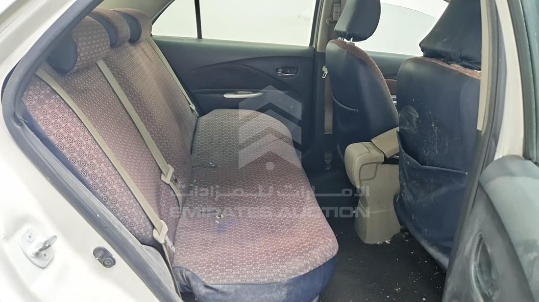تويوتا ياريس 2008 — زاوية الراكب الخلفي اليمنى — صورة 22