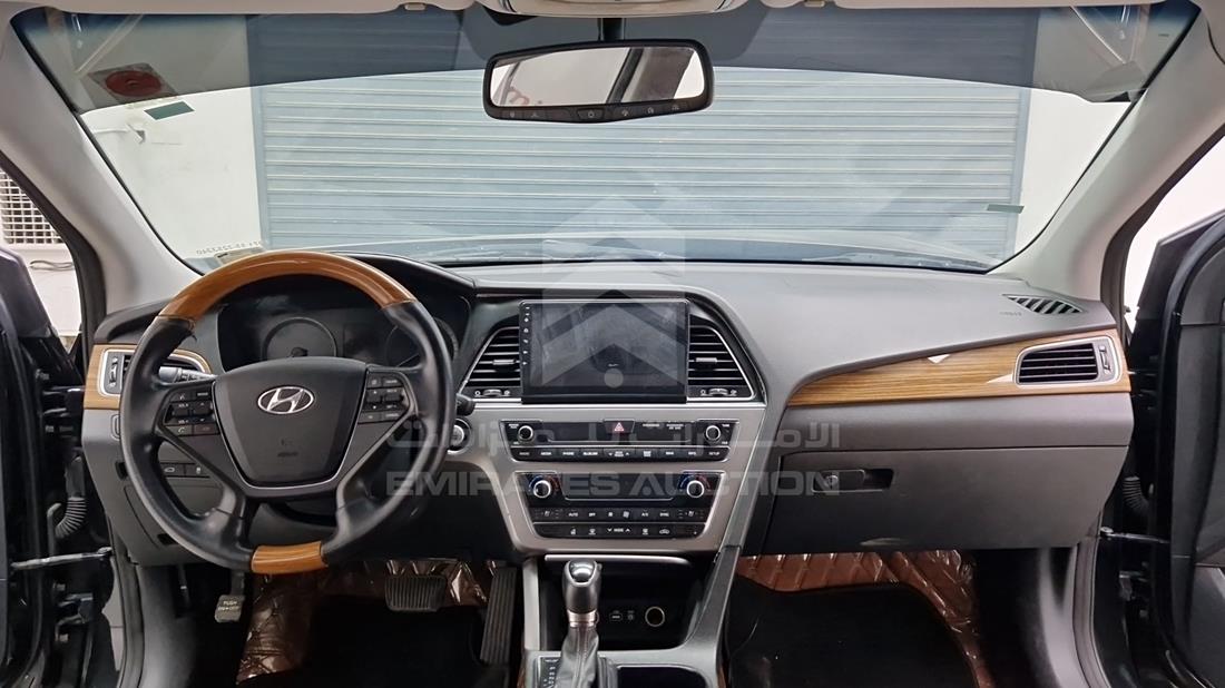 هيونداي سوناتا 2015 — زاوية الواجهة الكاملة — صورة 20