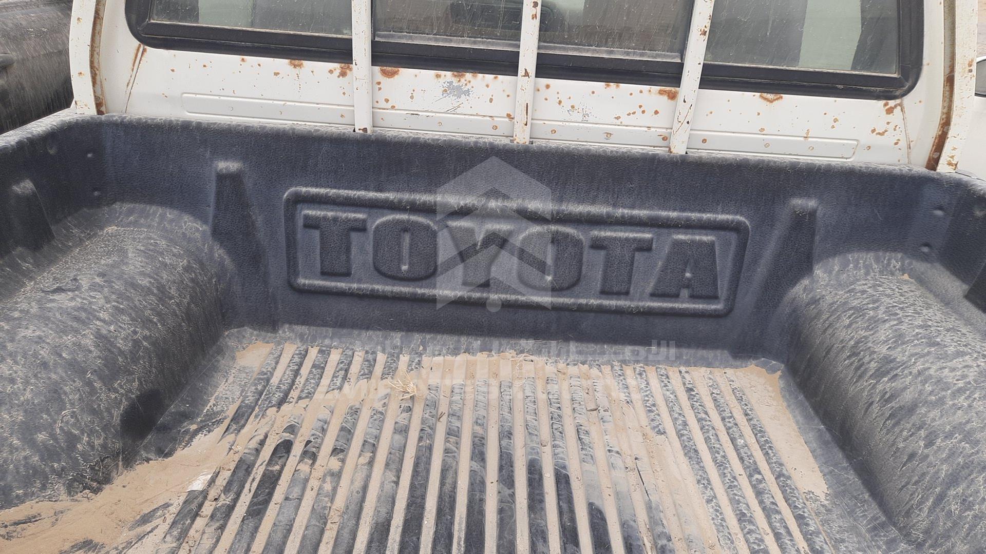 2004 TOYOTA HILUX VIN: JTFEM426740137615