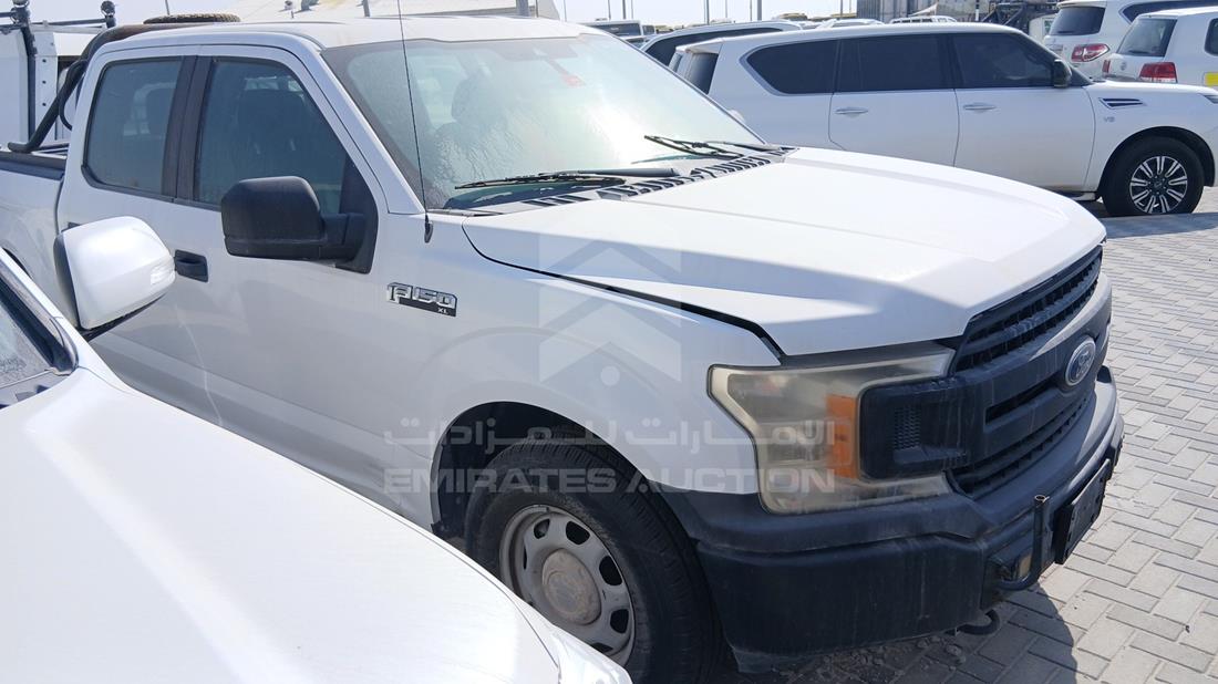 فورد اف 150 2019 — الزاوية الأمامية اليمنى — صورة 9