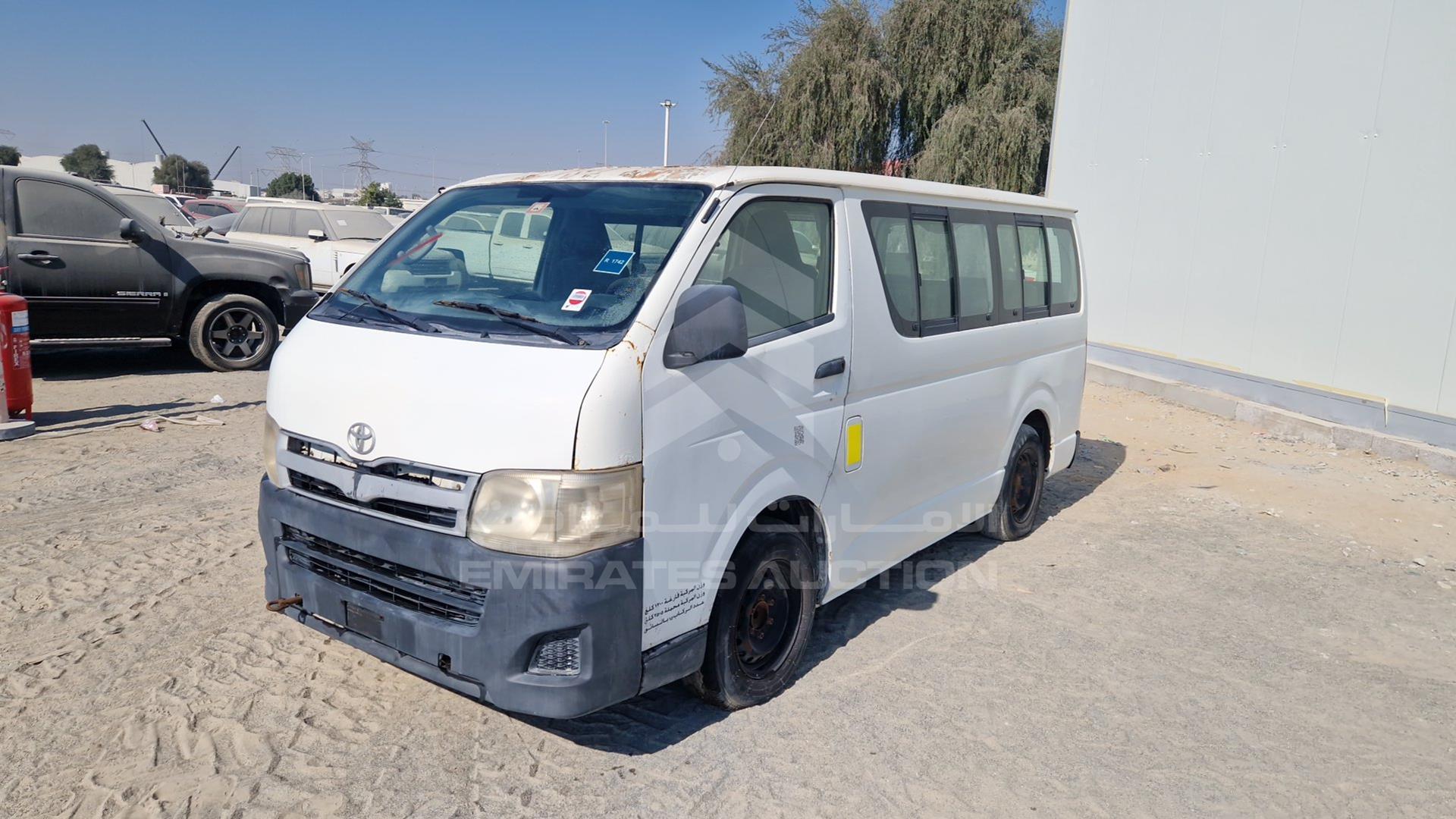 2011 TOYOTA HIACE VIN: JTGJX02P9B0040044
