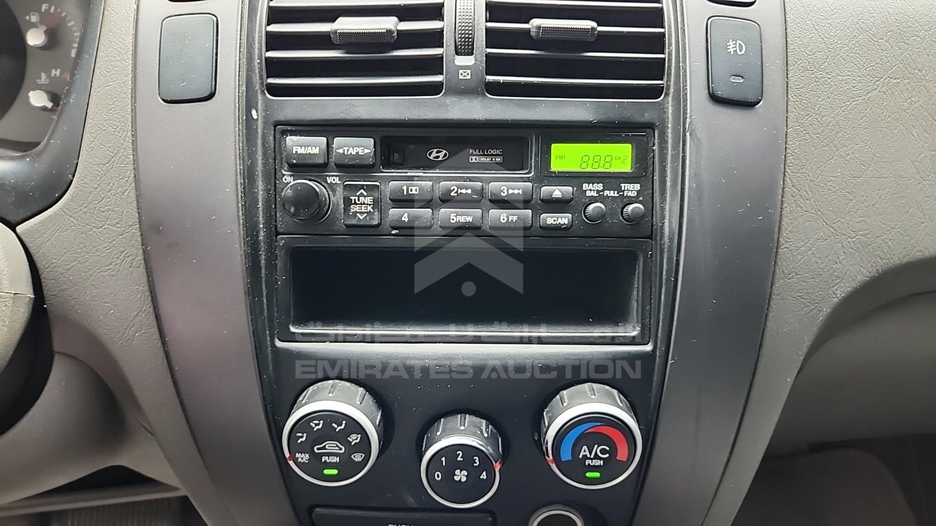 2008 HYUNDAI TUCSON VIN: KMHJM81B28U818546