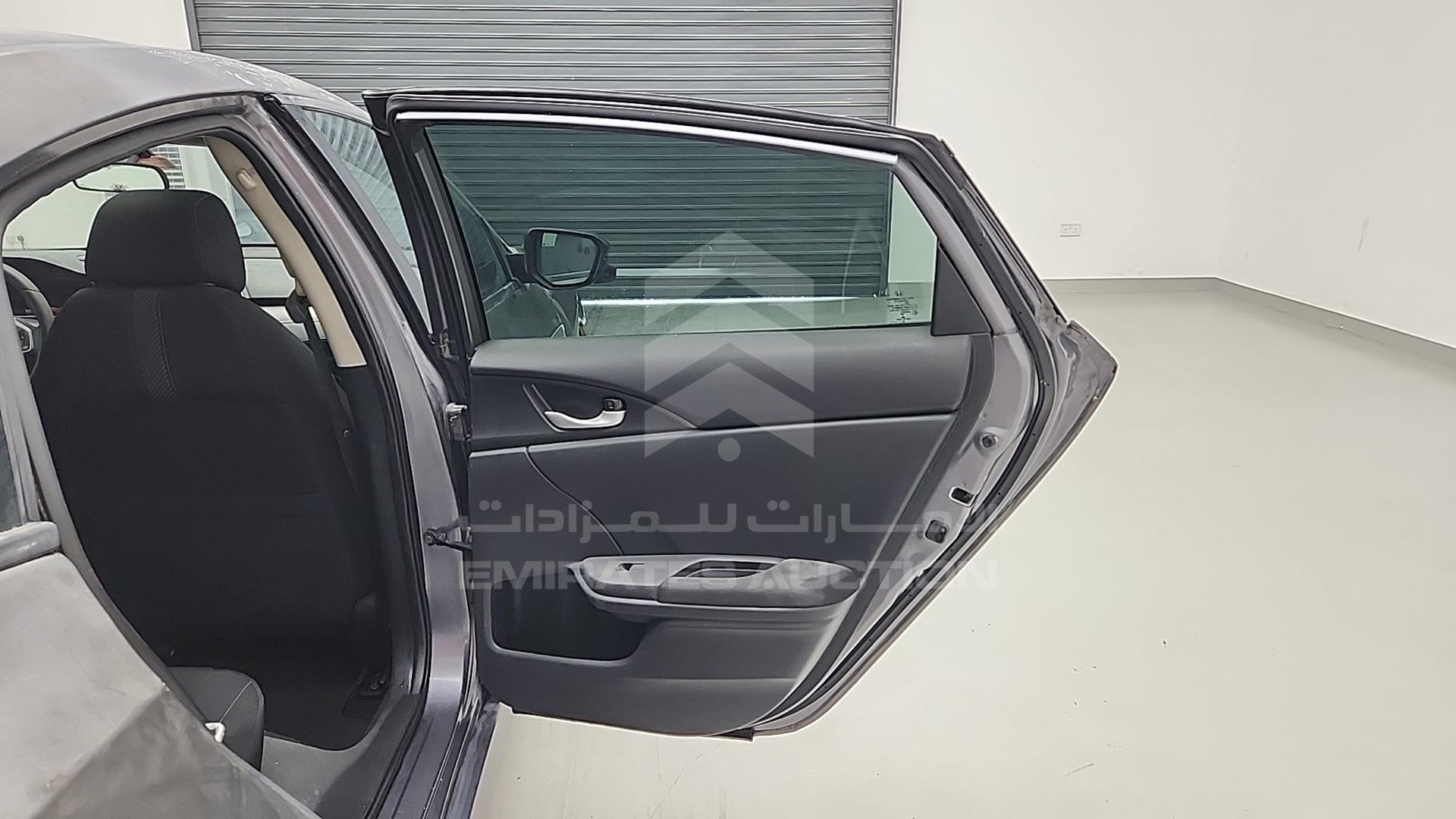 2018 HONDA CIVIC VIN: 2HGFC2F70JH592807