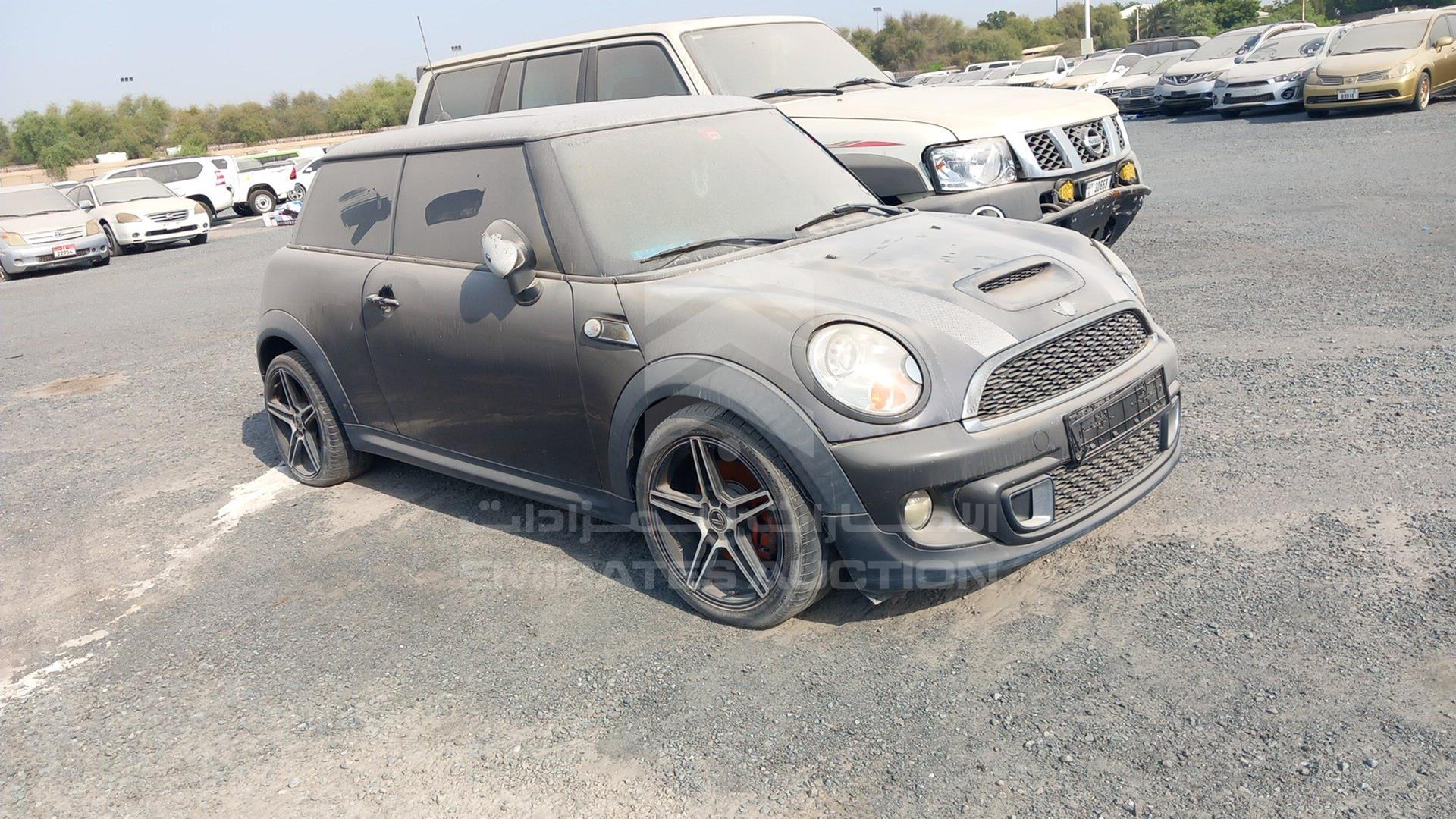 2013 MINI COOPER S VIN: WMWSV310XDT452808