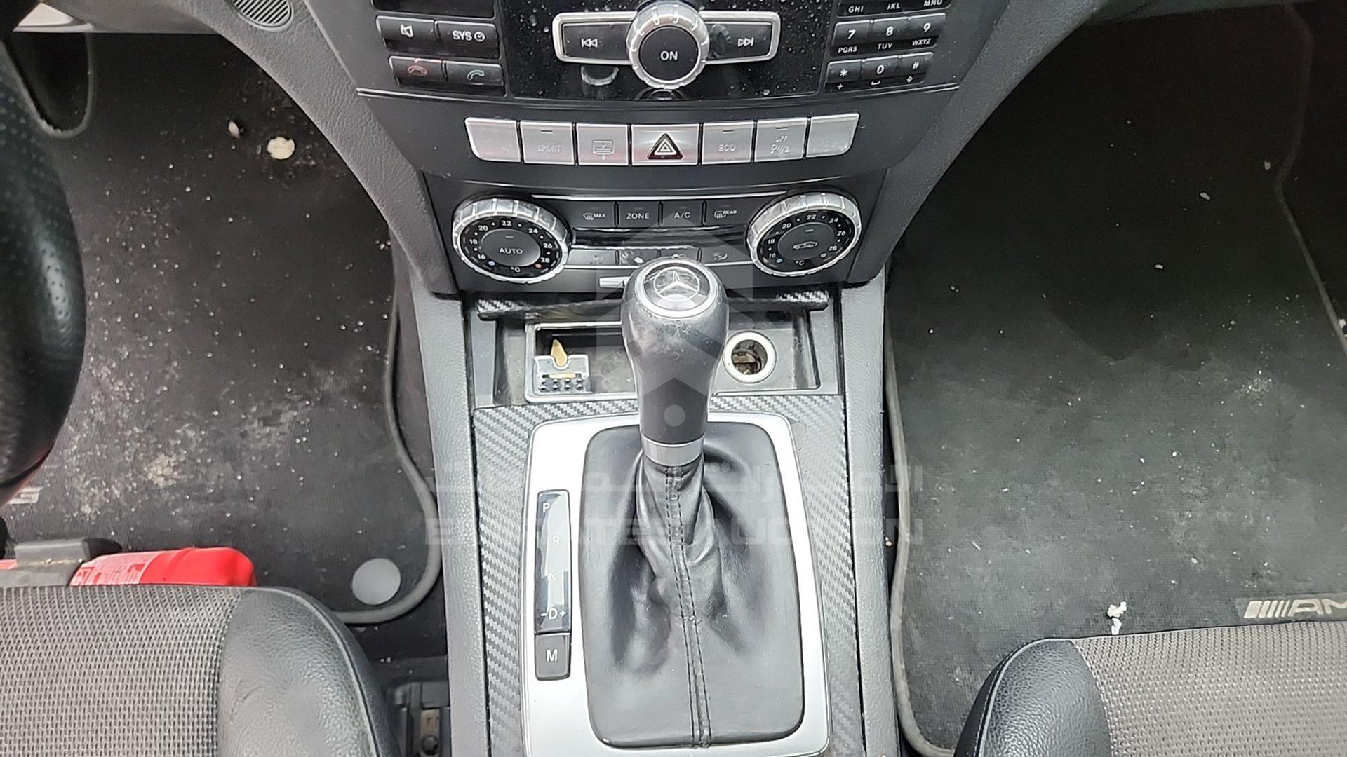 2013 MERCEDES C 200 VIN: WDDGF4JB8DA824113