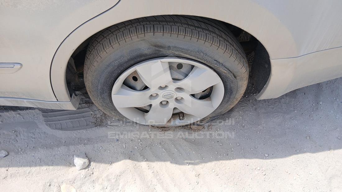 نيسان التيما 2009 — الإطار الخلفي الأيسر — صورة 32
